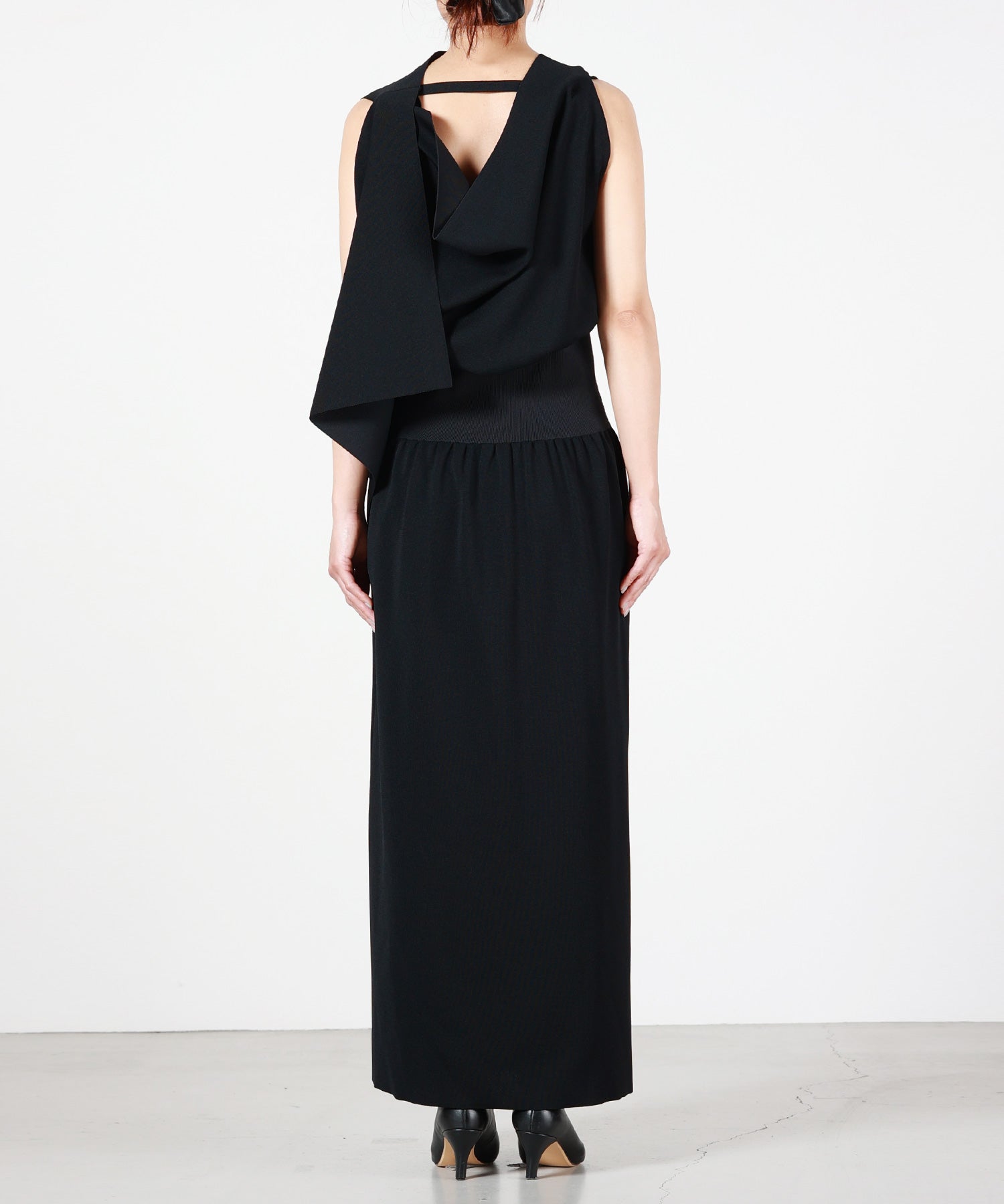 CFCL(シーエフシーエル)】 AC MILAN DRAPED SLEEVELESS DRESS｜PARIGOT