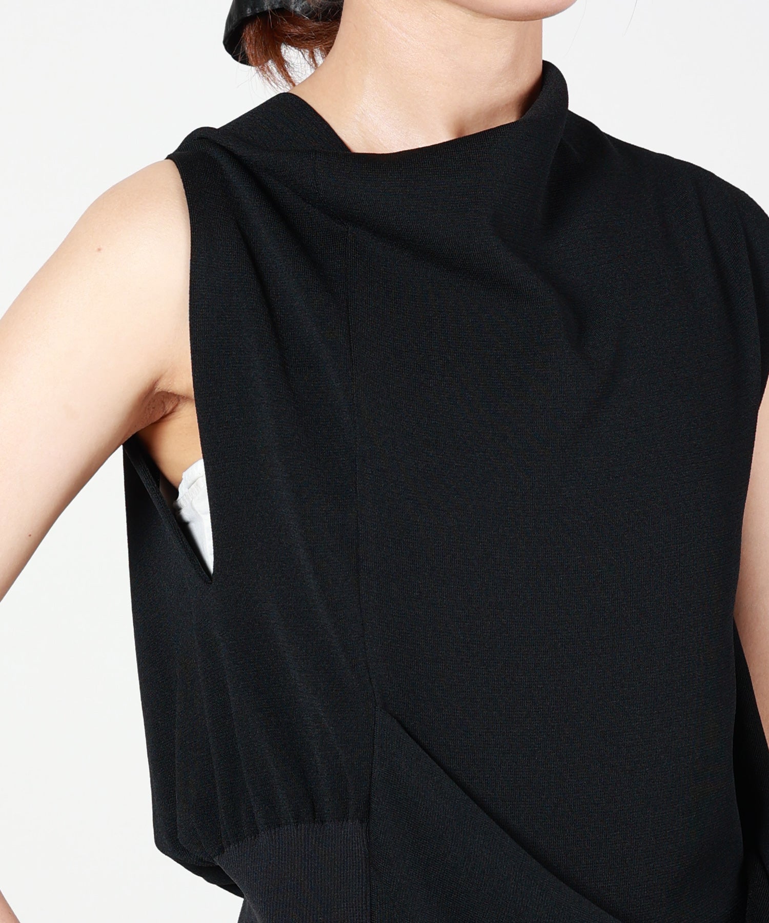 CFCL(シーエフシーエル)】 AC MILAN DRAPED SLEEVELESS DRESS｜PARIGOT