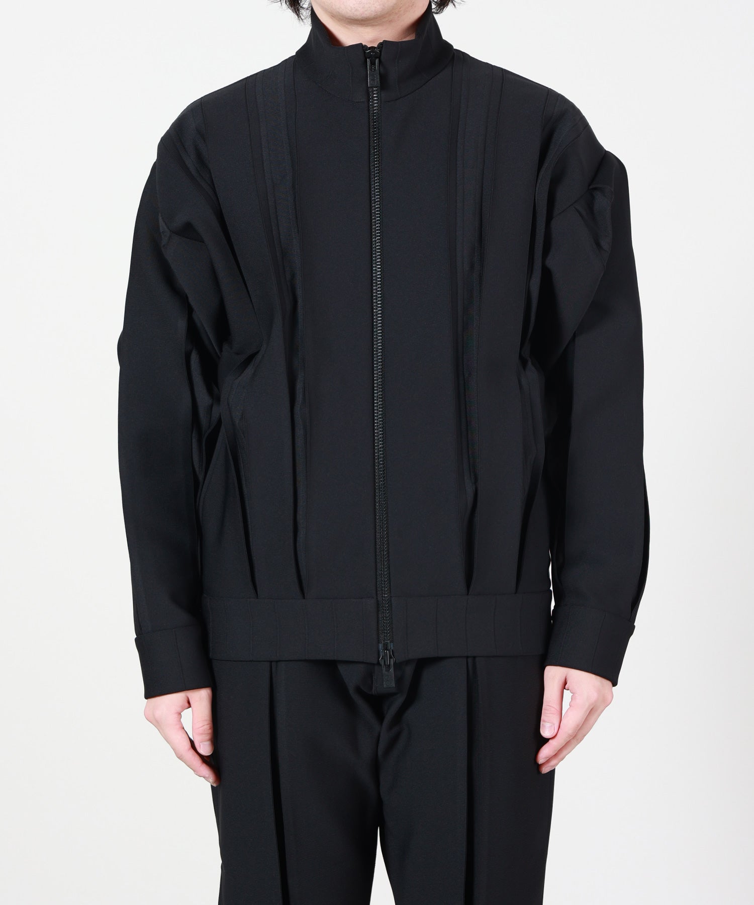 CFCL(シーエフシーエル)】 WEDGED ZIP STAND COLLAR BLOUSON｜PARIGOT