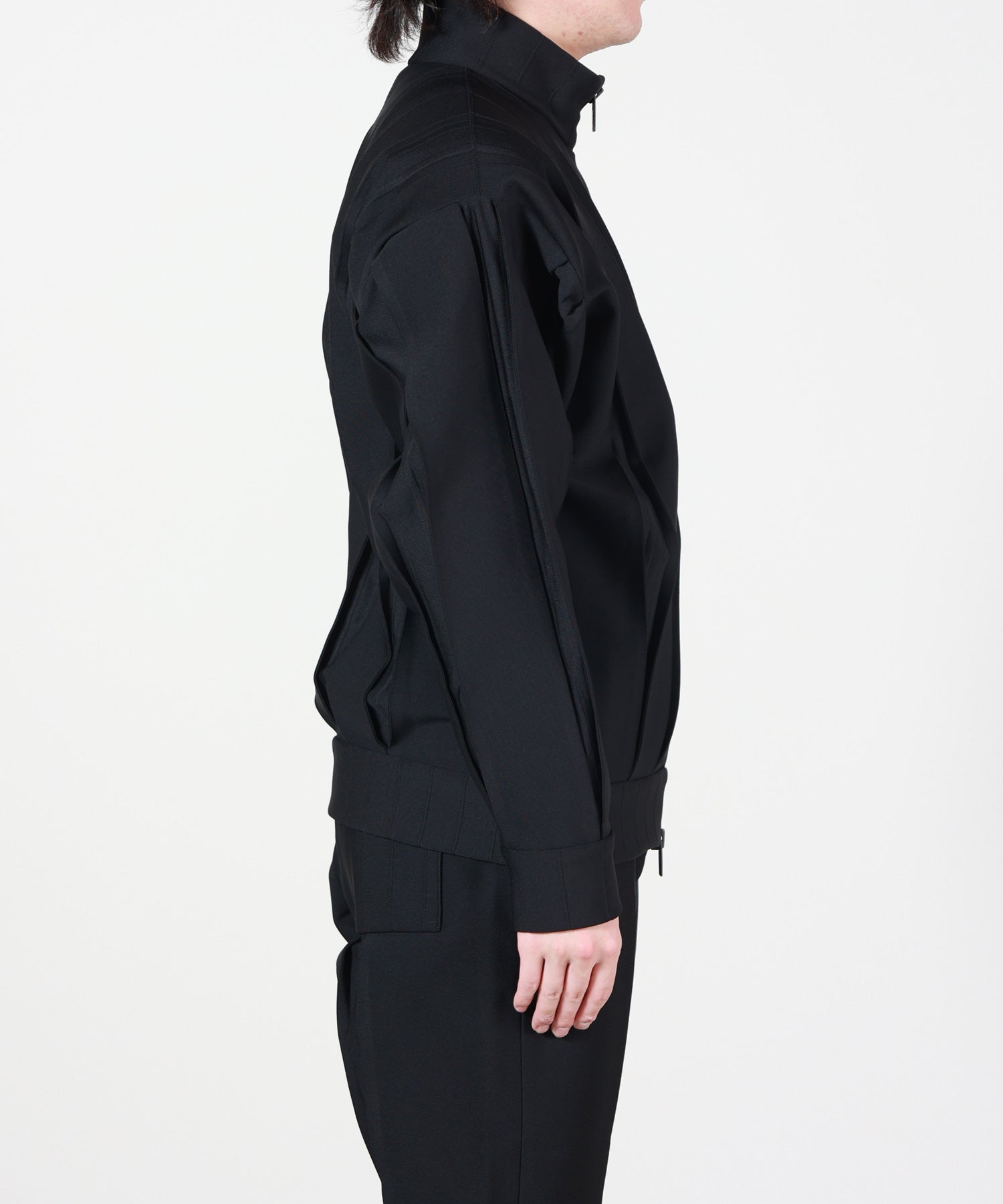 CFCL(シーエフシーエル)】 WEDGED ZIP STAND COLLAR BLOUSON｜PARIGOT