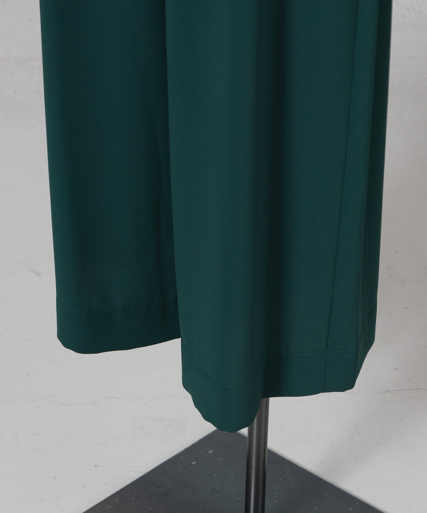 ENFOLD(エンフォルド)】 ORB BALLOON TROUSERS｜PARIGOT ONLINE