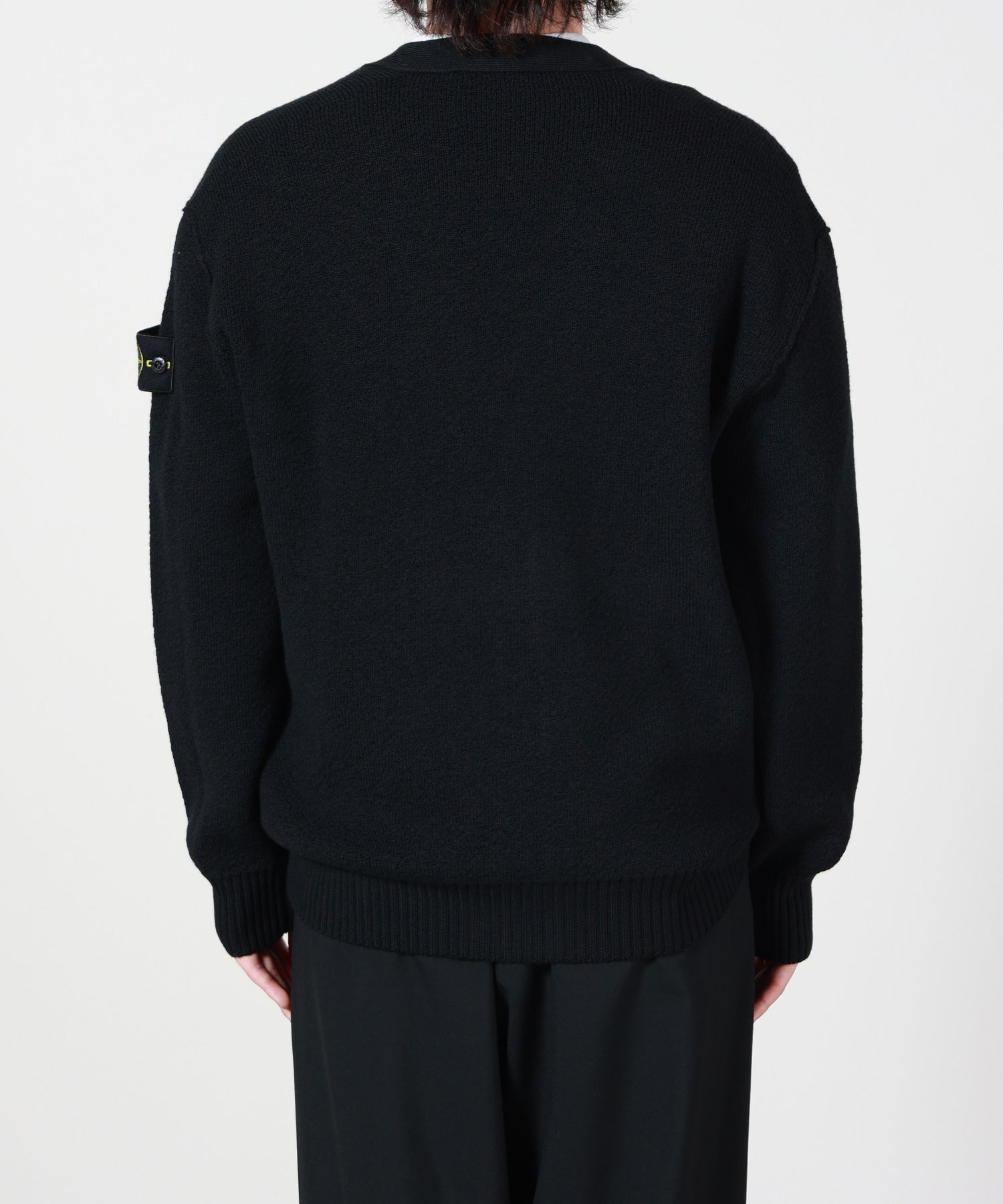 STONE ISLAND(ストーンアイランド)】 リラックスフィット Vネック
