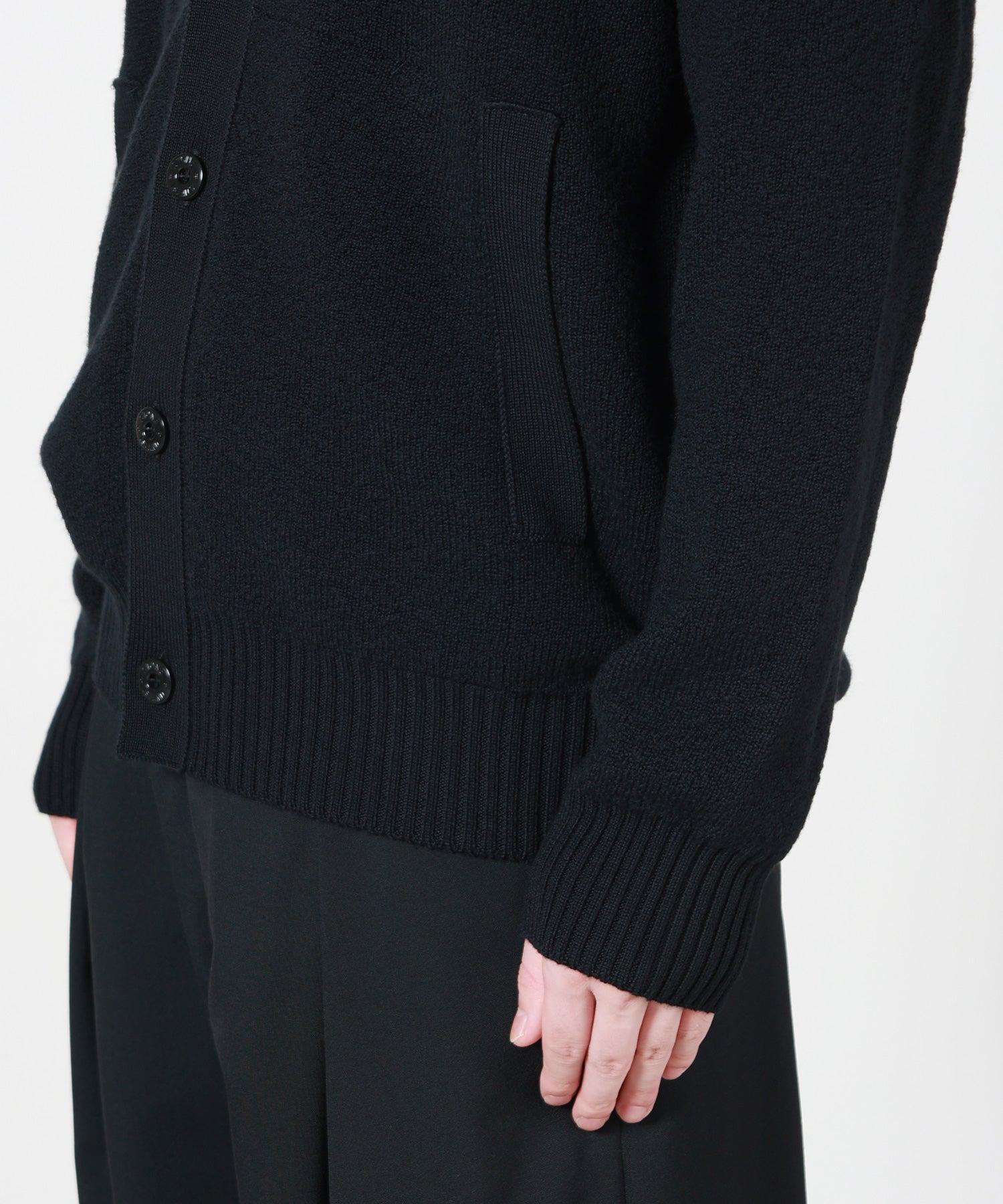 STONE ISLAND(ストーンアイランド)】 リラックスフィット Vネック