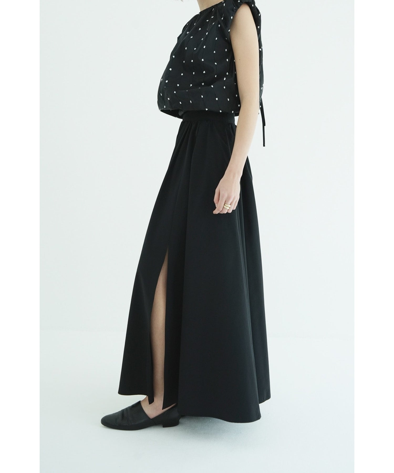 CLANE 今期物 SLIT FLARE SKIRT 新品 CLANE(クラネ)】 SLIT FLARE SKIRT｜PARIGOT ONLINE（パリゴオンライン）