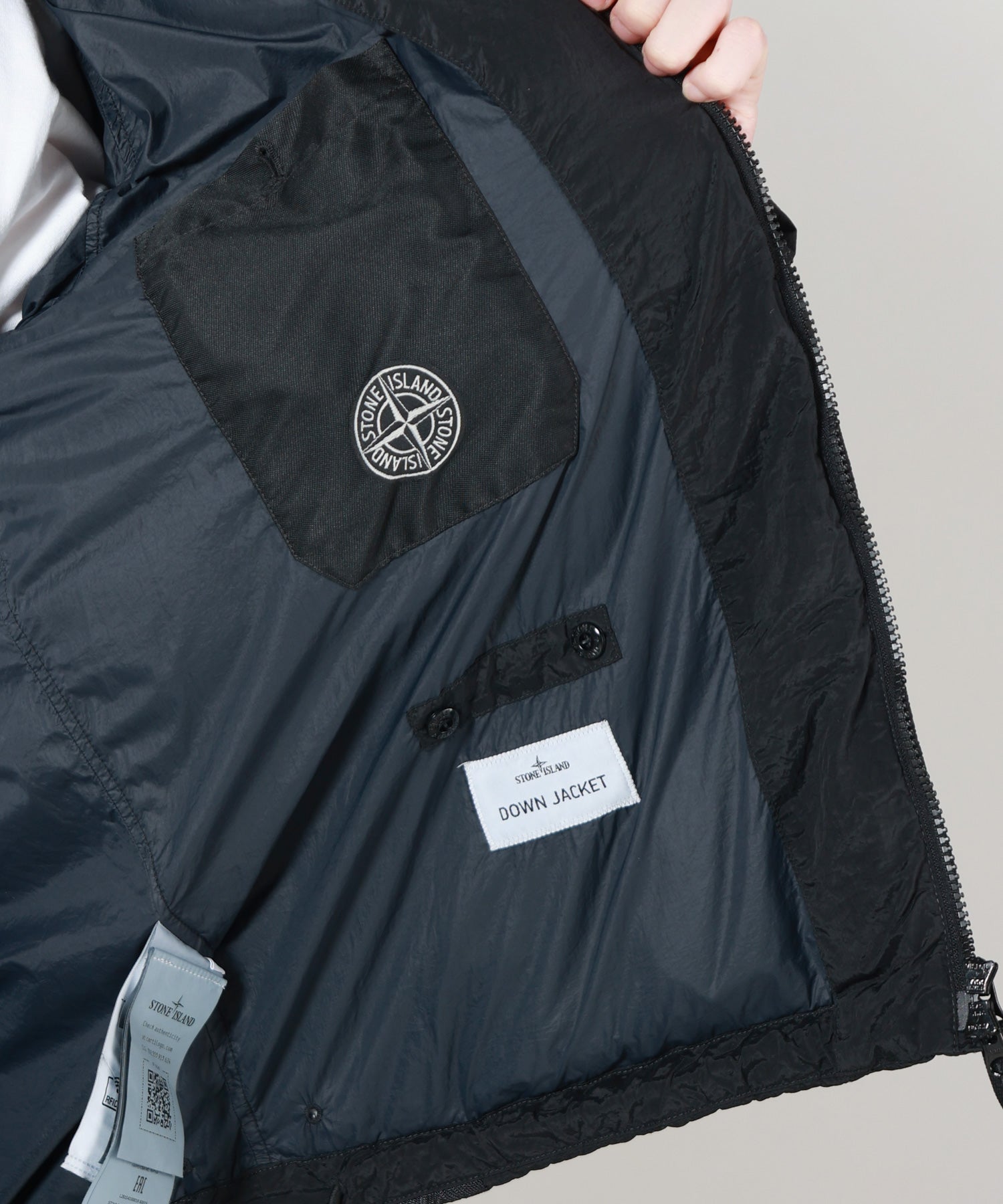 STONE ISLAND(ストーンアイランド)】 フード付ダウンジャケット