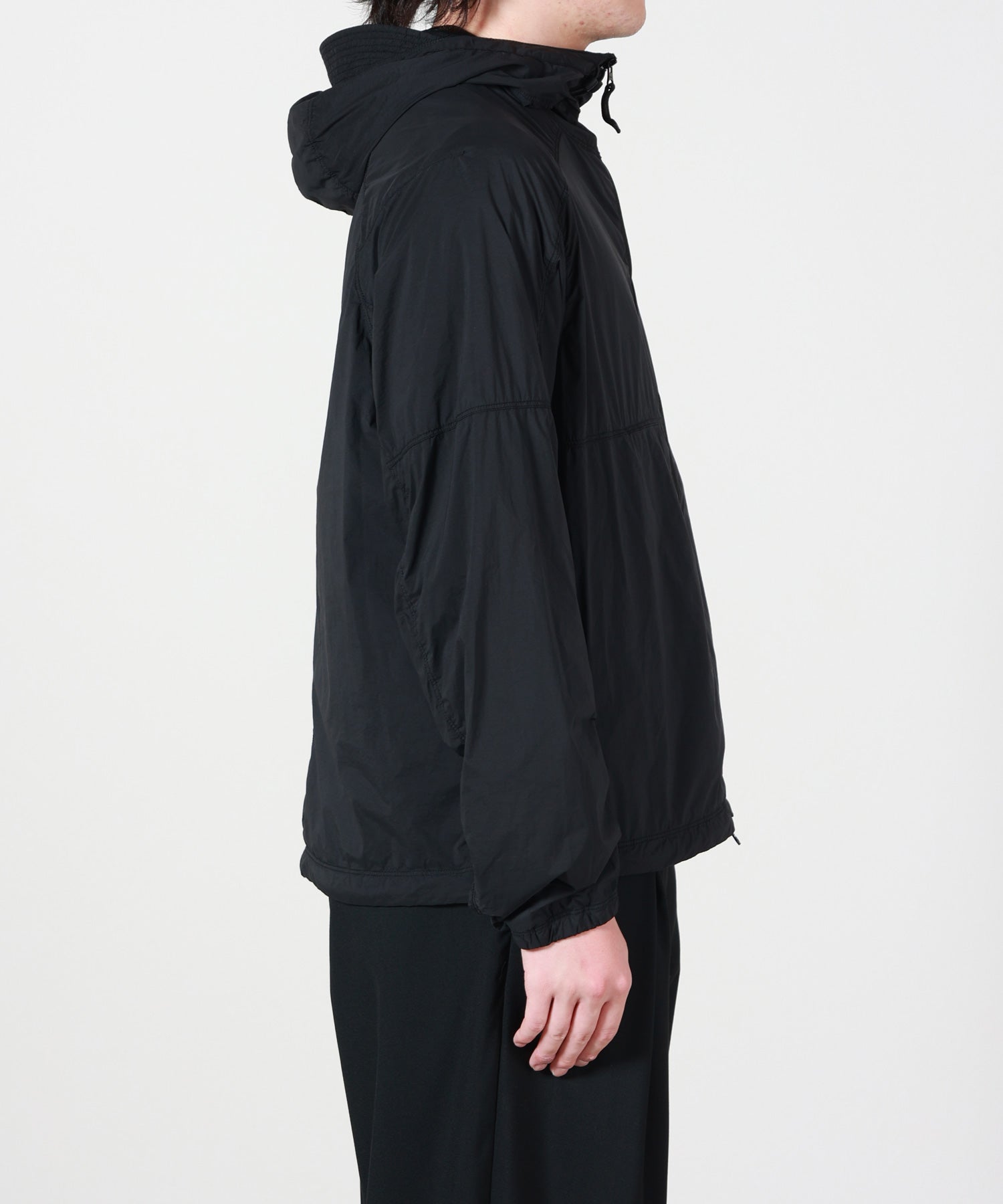 STONE ISLAND(ストーンアイランド)】 フード付ナイロンジャケット