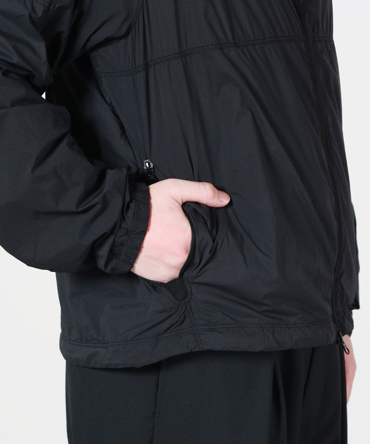 STONE ISLAND(ストーンアイランド)】 フード付ナイロンジャケット