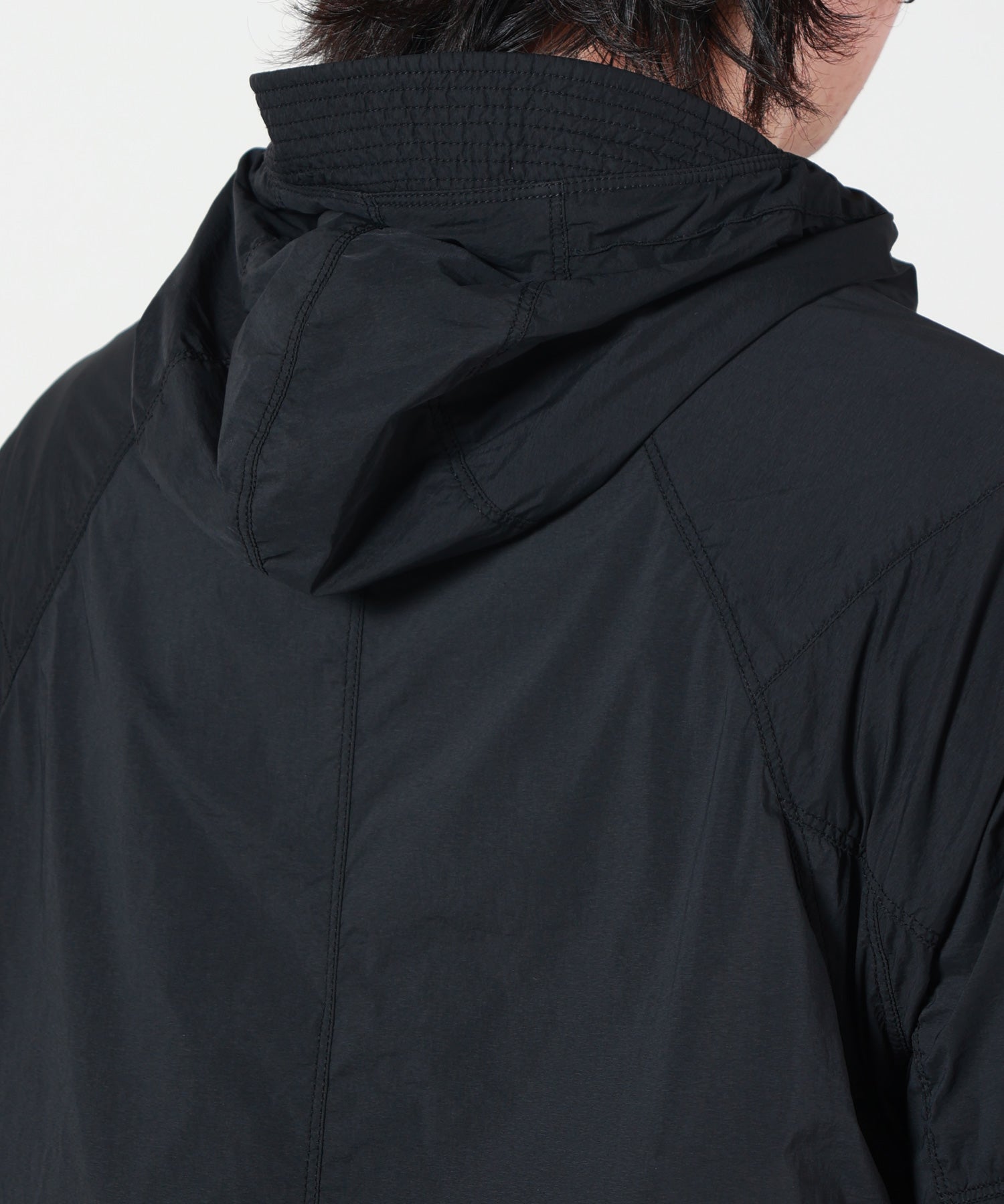 STONE ISLAND(ストーンアイランド)】 フード付ナイロンジャケット