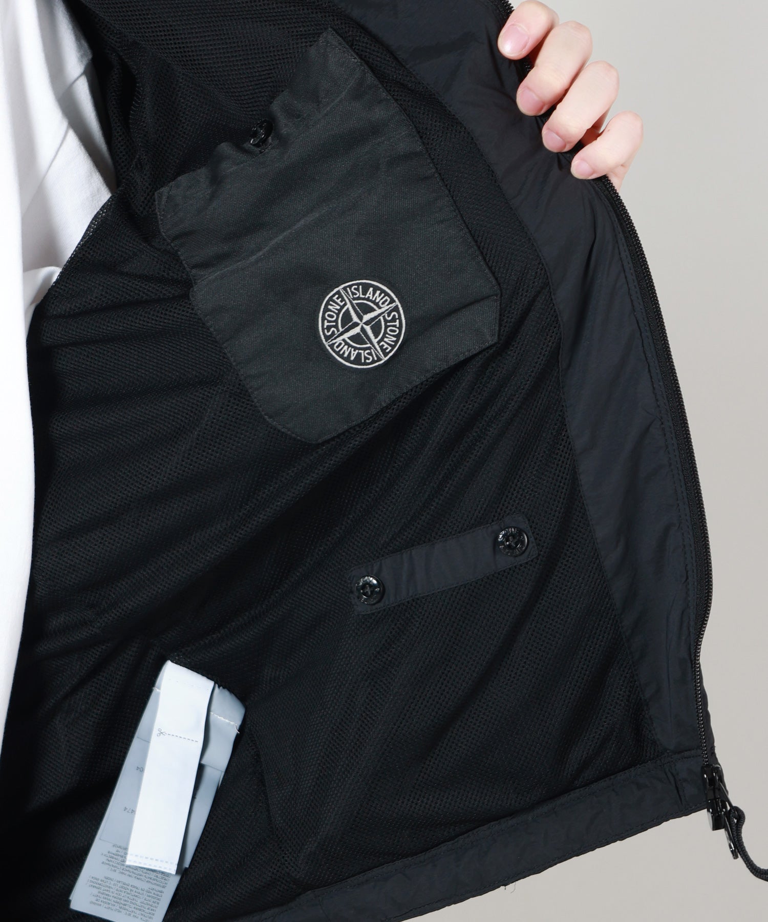 STONE ISLAND(ストーンアイランド)】 フード付ナイロンジャケット