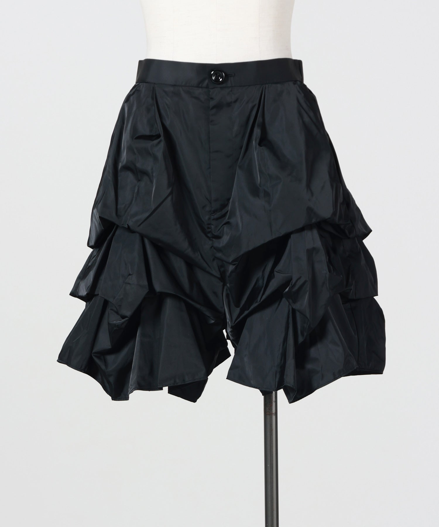 ENFOLD(エンフォルド)】 DISTORTED SHAPE SHORT-PANTS｜PARIGOT ONLINE