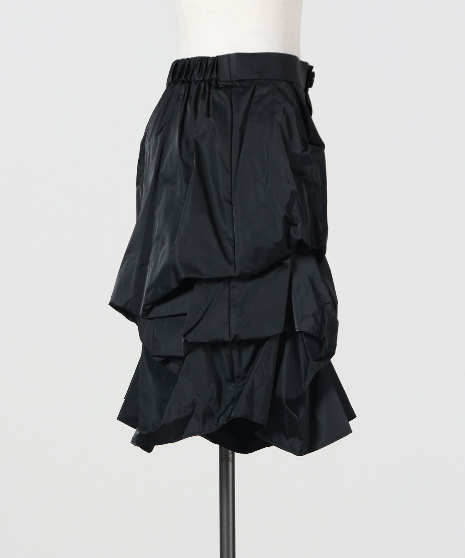 ENFOLD(エンフォルド)】 DISTORTED SHAPE SHORT-PANTS｜PARIGOT ONLINE