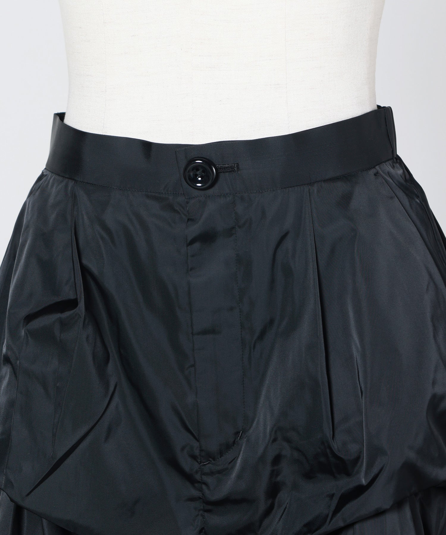 ENFOLD(エンフォルド)】 DISTORTED SHAPE SHORT-PANTS｜PARIGOT ONLINE