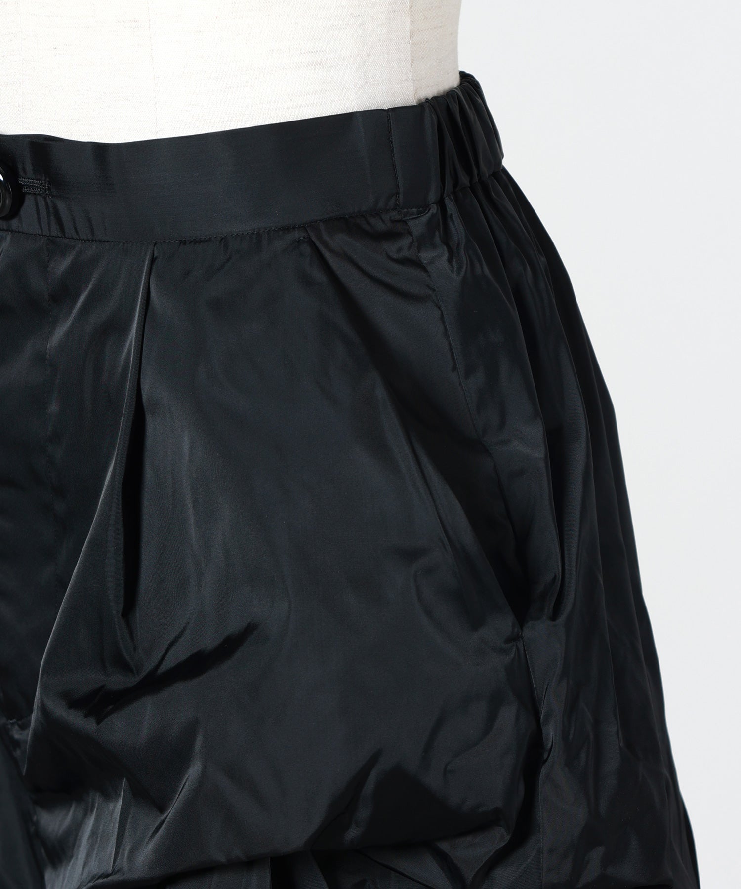 ENFOLD(エンフォルド)】 DISTORTED SHAPE SHORT-PANTS｜PARIGOT ONLINE