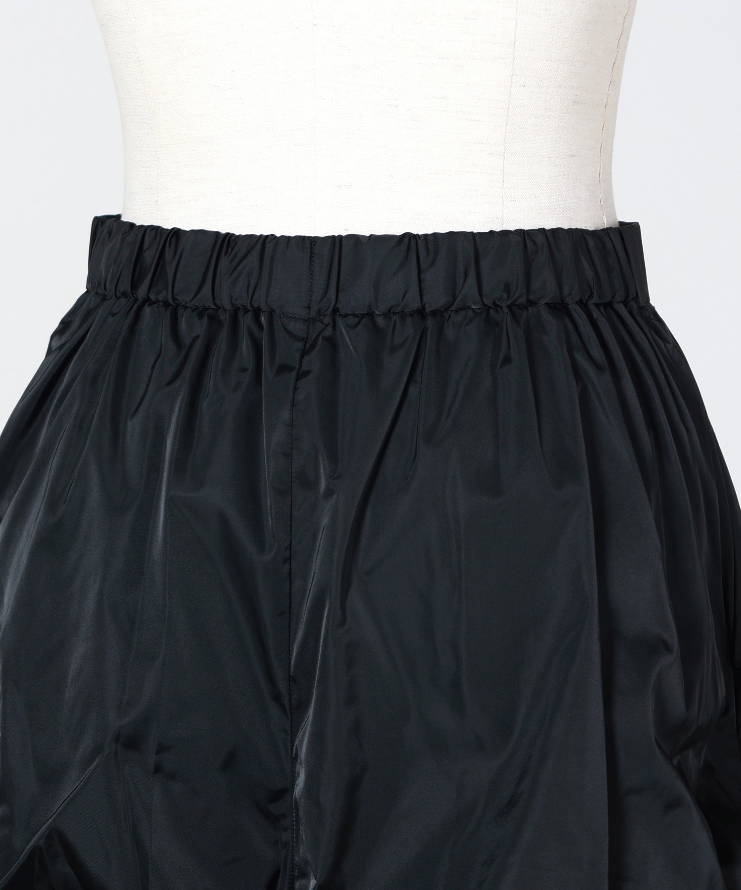 ENFOLD(エンフォルド)】 DISTORTED SHAPE SHORT-PANTS｜PARIGOT ONLINE