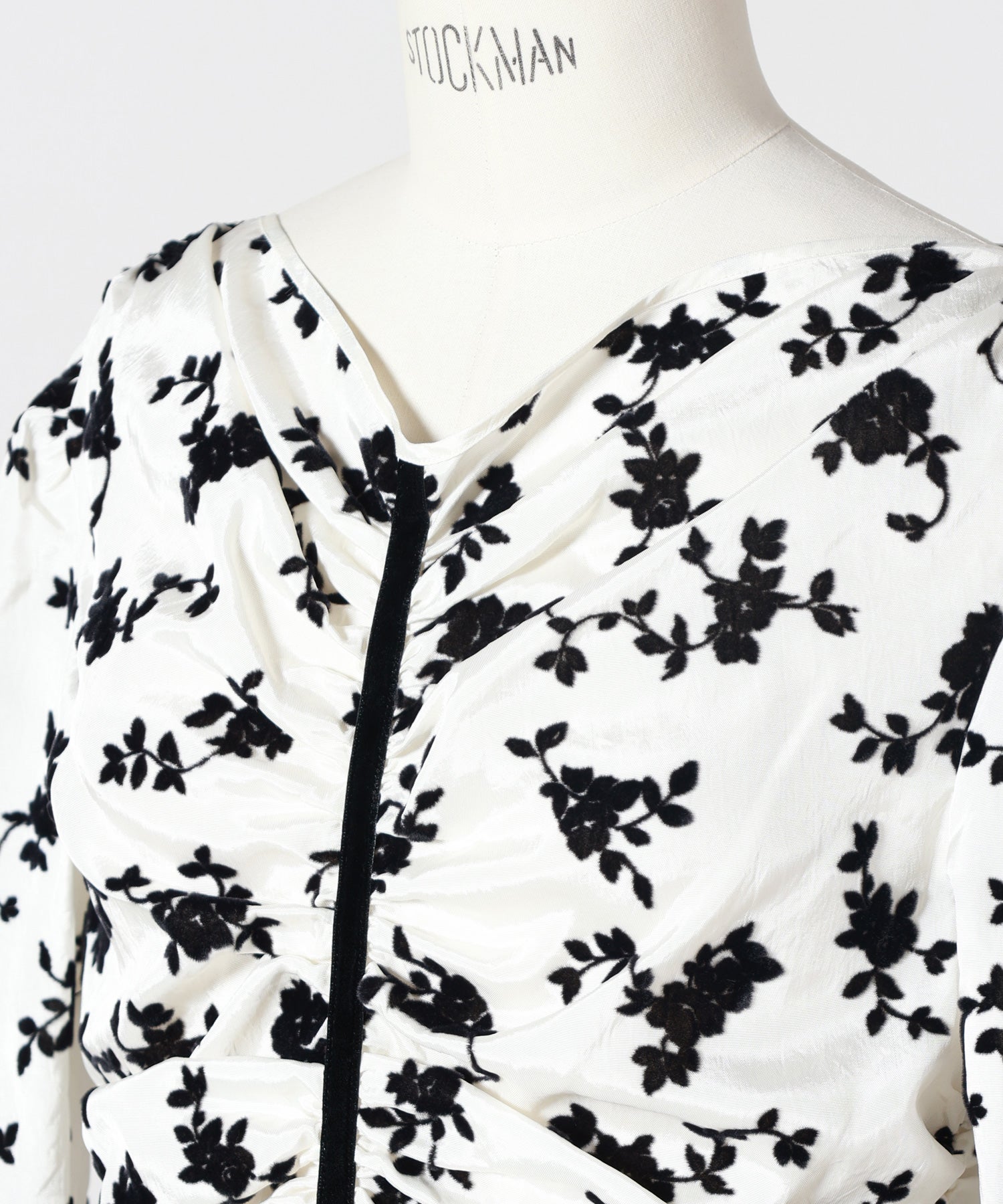 FETICO(フェティコ)】 FLOCKED ROSE PRINT GATHERED BLOUSE｜PARIGOT