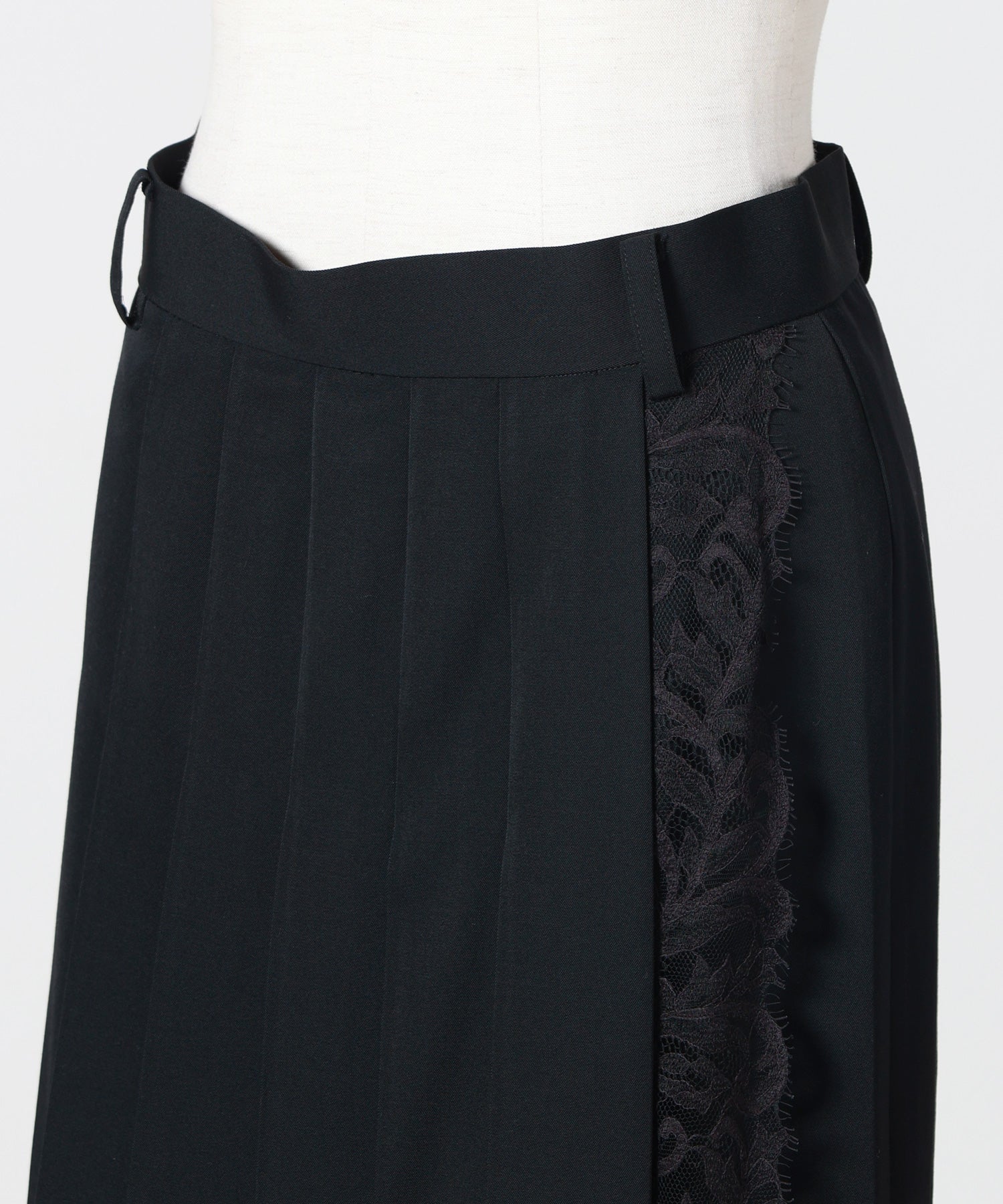 FETICO(フェティコ)】 FINE WOOL PLEATED SKIRT WITH LACE TRIM