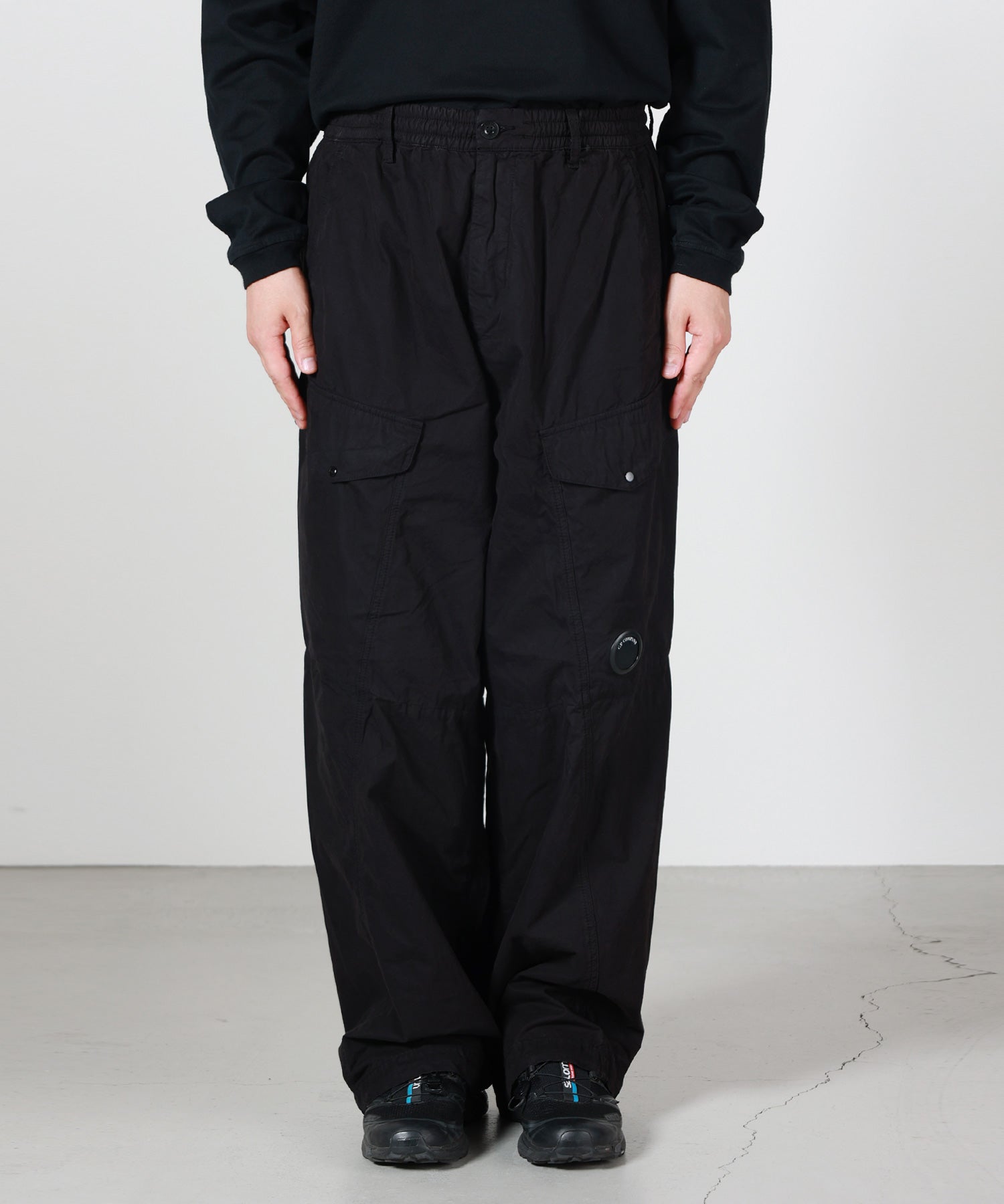 C.P. Company(シーピーカンパニー)】 MICRO-REPS BOXY LENS CARGO