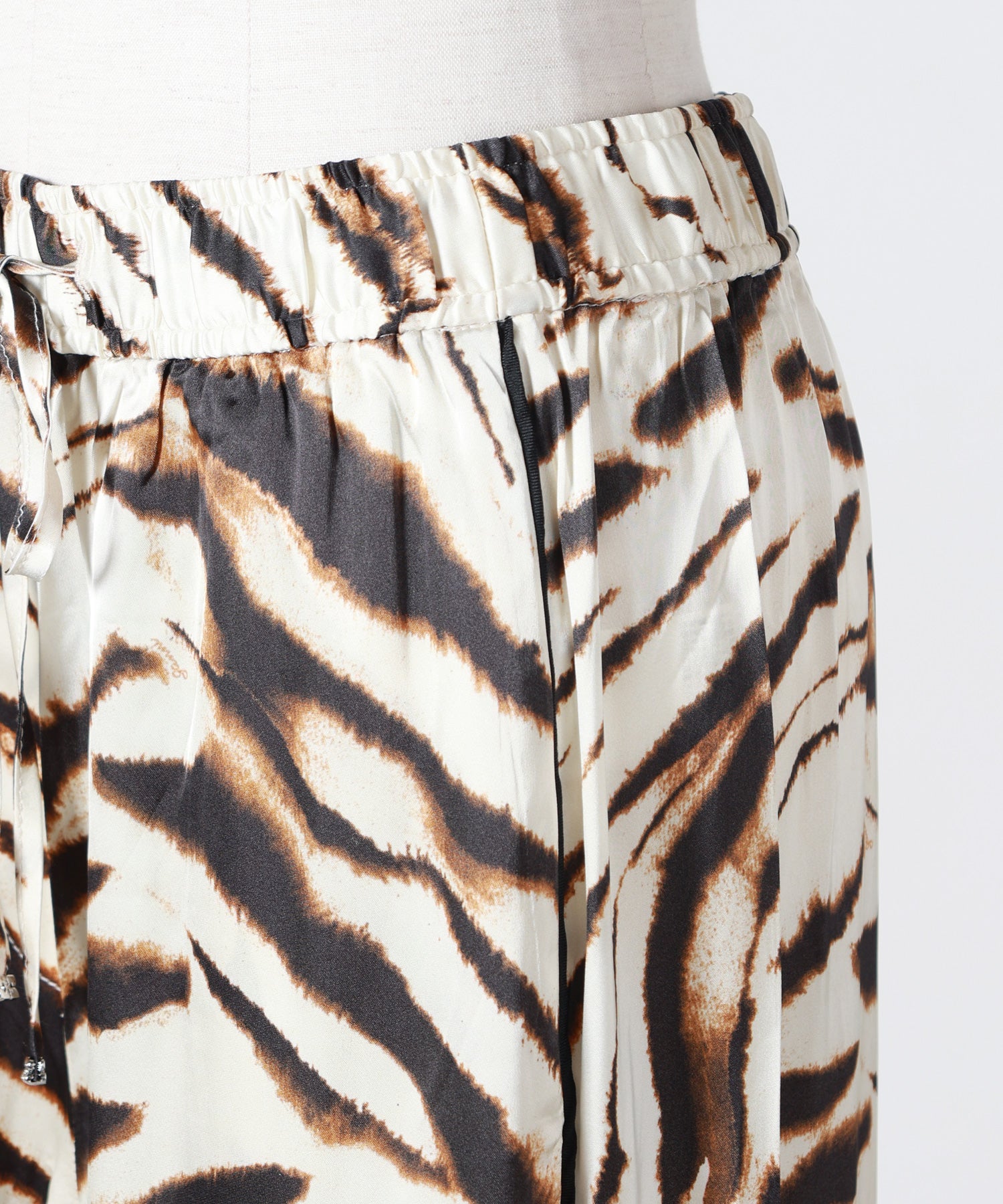 GANNI(ガニー)】 Printed Stretch Satin Elasticated Pants｜PARIGOT