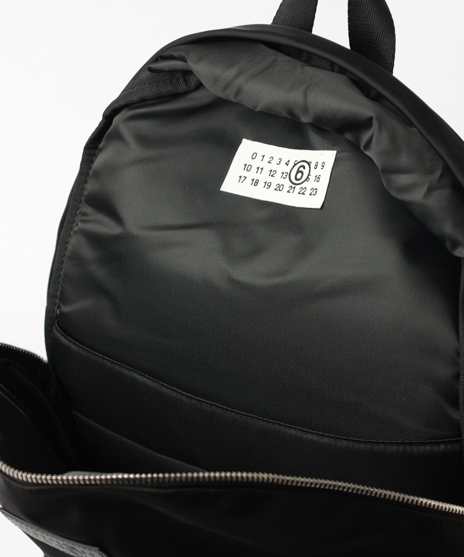MM6 Maison Margiela(エムエムシックス メゾン マルジェラ)】 ナイロン