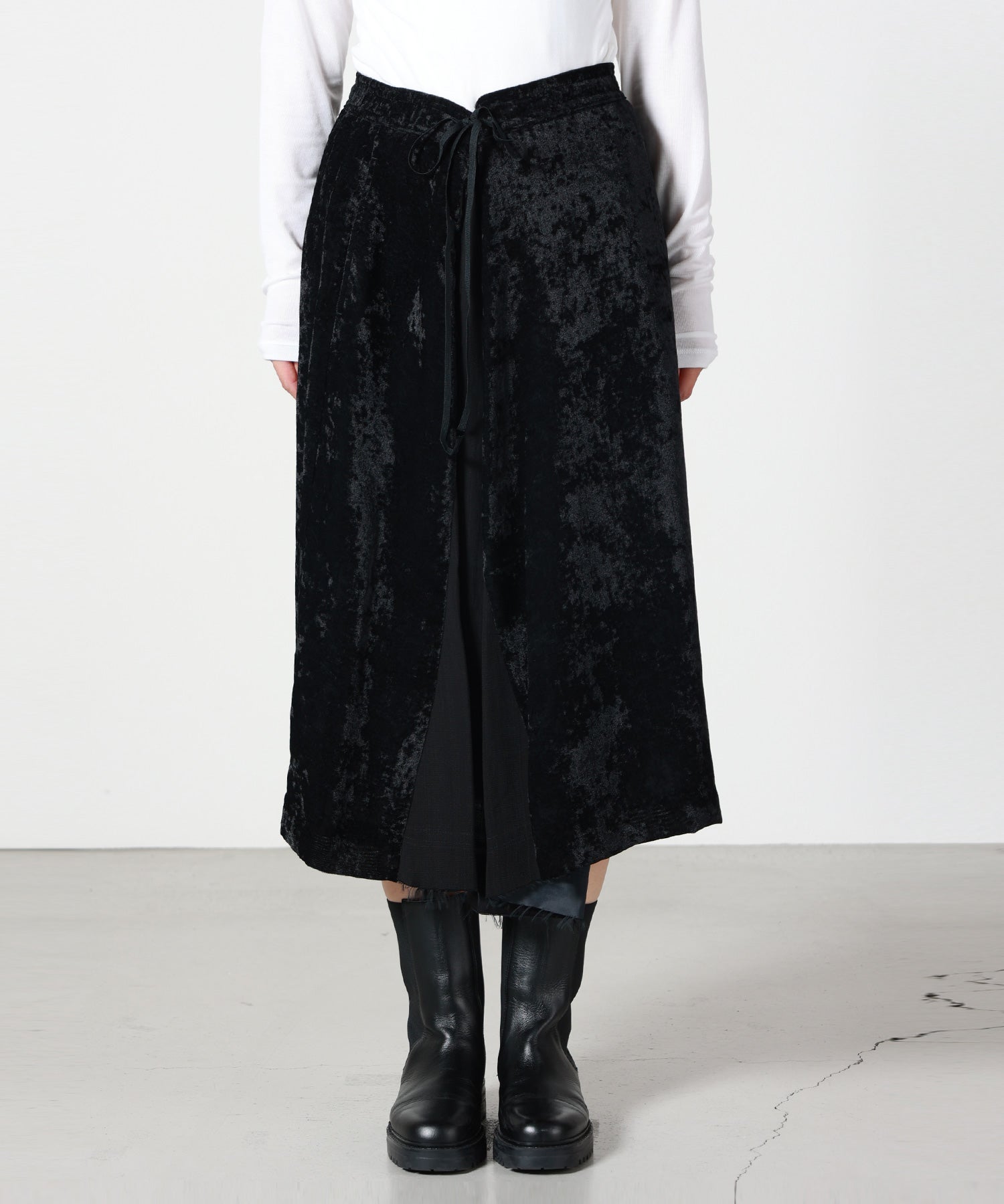 TOGA PULLA(トーガプルラ)】 CRUSHED VELVET SKIRT｜PARIGOT ONLINE