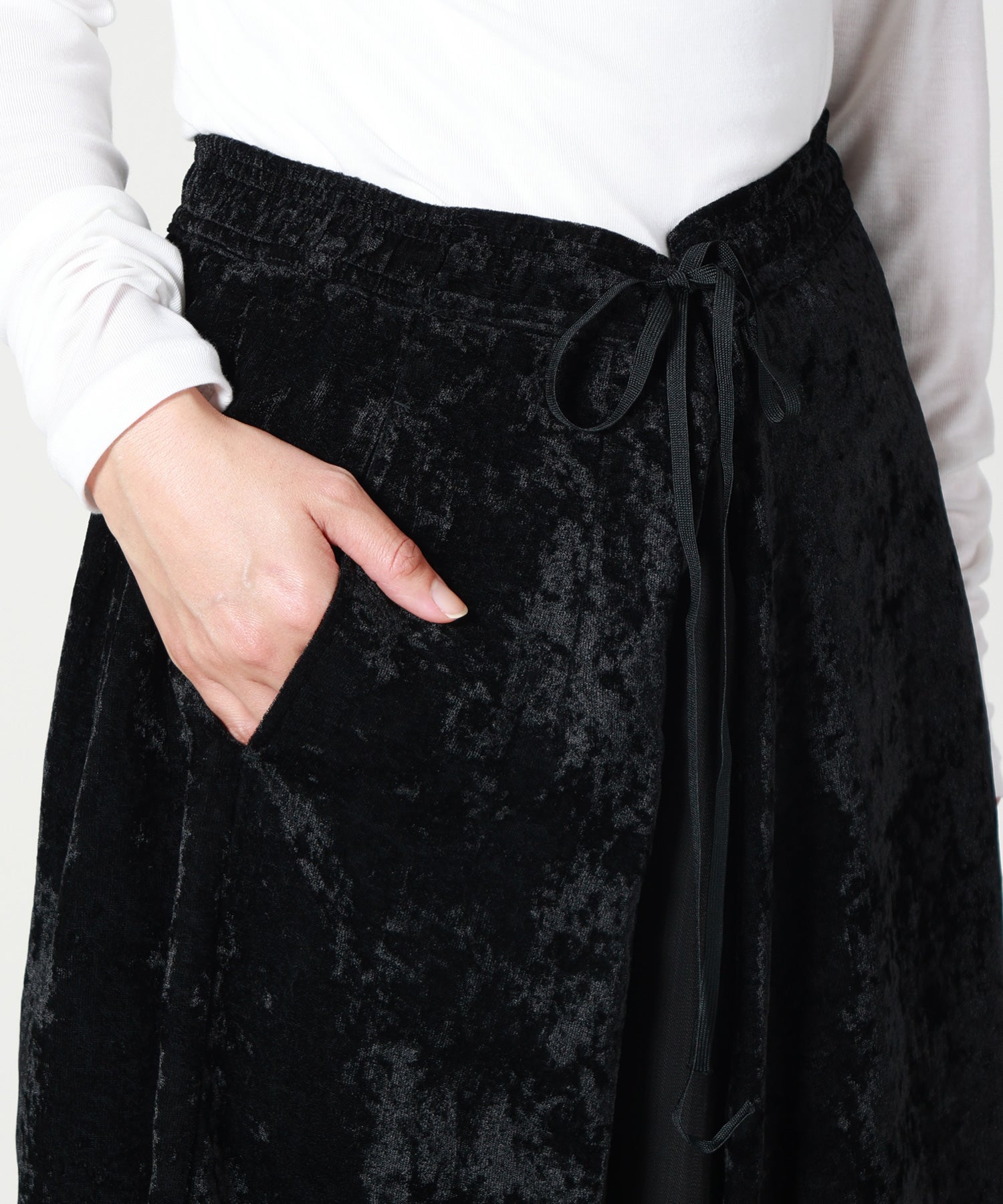 TOGA PULLA(トーガプルラ)】 CRUSHED VELVET SKIRT｜PARIGOT ONLINE