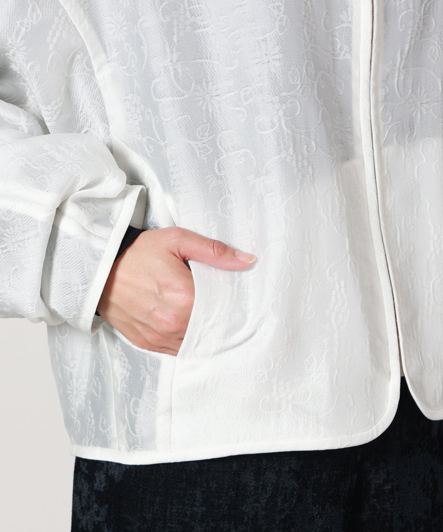 Mame Kurogouchi(マメ クロゴウチ)】 Arabesque Jacquard Short Jacket