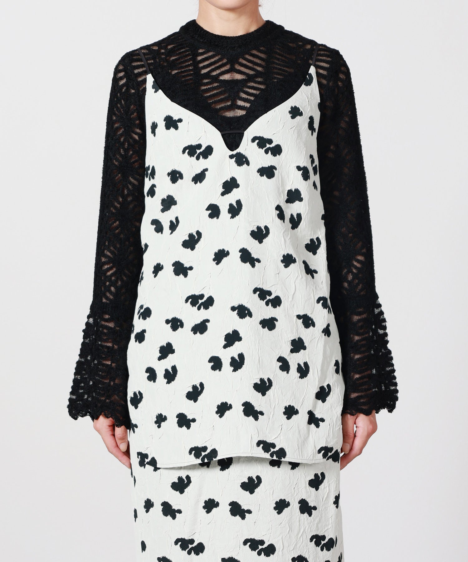 Mame Kurogouchi(マメ クロゴウチ)】 Double Layered Floral Jacquard