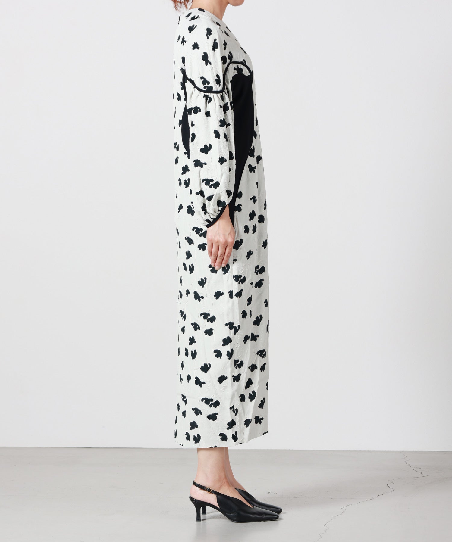 Mame Kurogouchi(マメ クロゴウチ)】 Double Layered Floral Jacquard