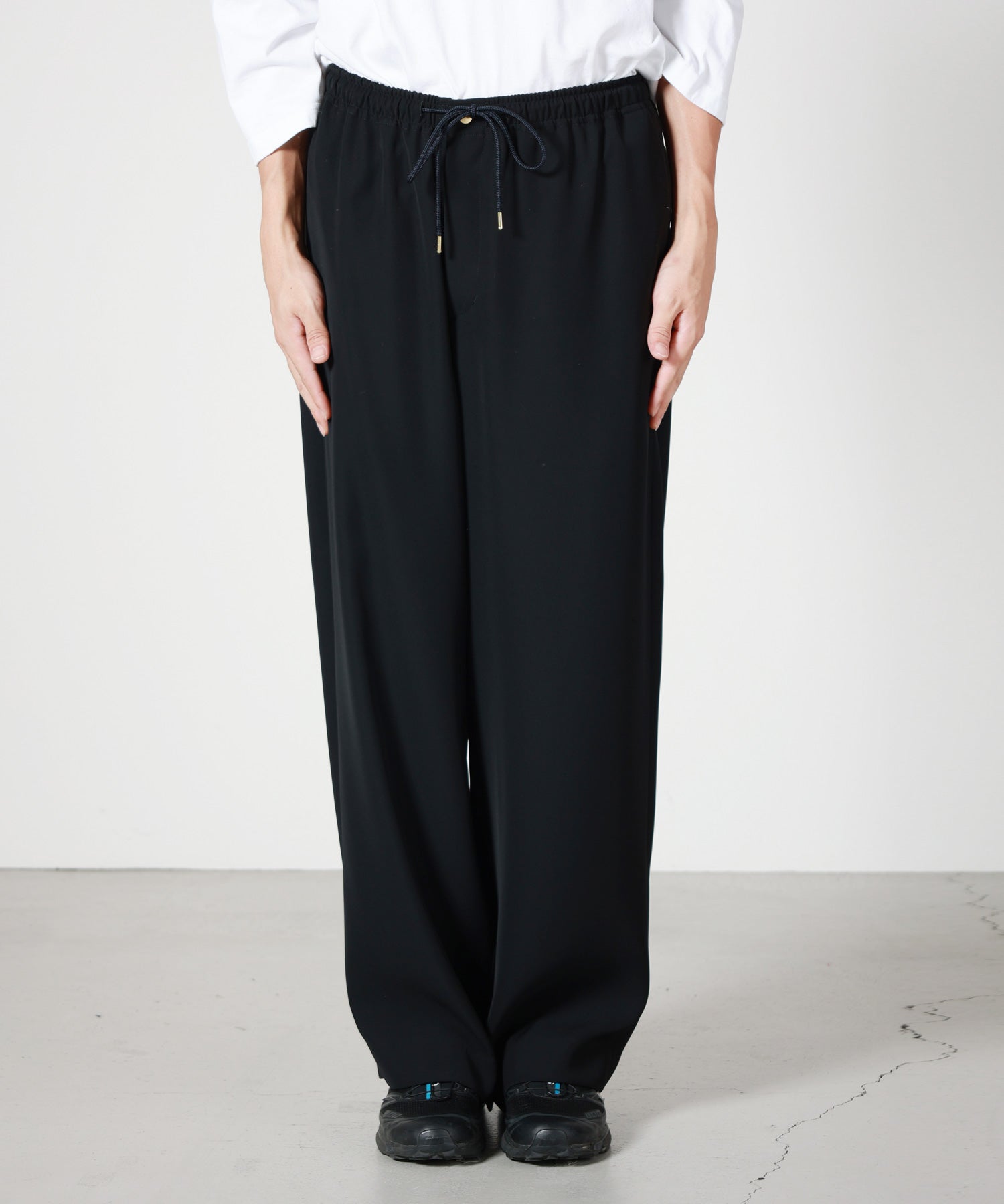 CULLNI PARIGOT別注 Double Cloth Drawstring Wide Pants 着用イメージ