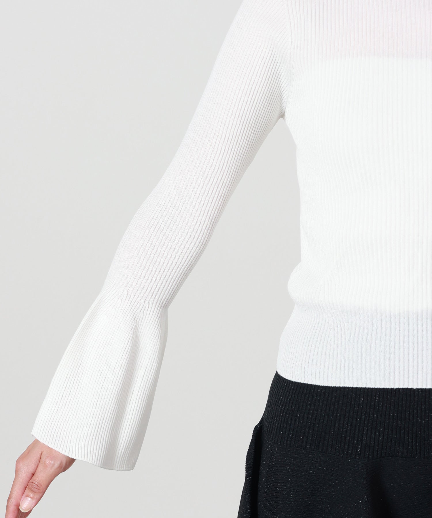 新品　CFCL SOFT PORTRAIT L 長袖トップス シルバー CFCL(シーエフシーエル)】 SOFT PORTRAIT GLITTER LONG BELL SLEEVE
