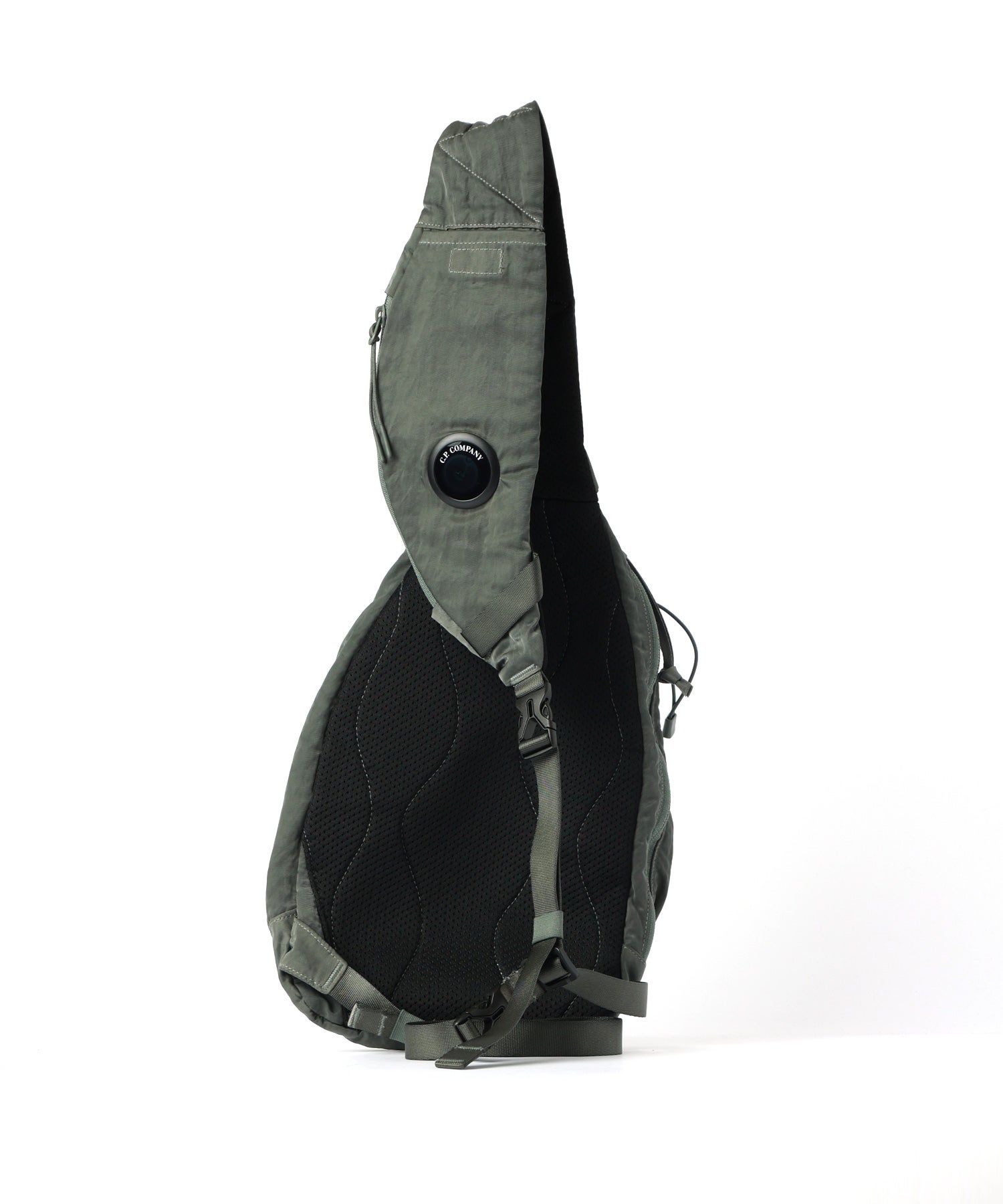 C.P. Company(シーピーカンパニー)】 NYLON B LENS CROSSBODY RUCKSACK