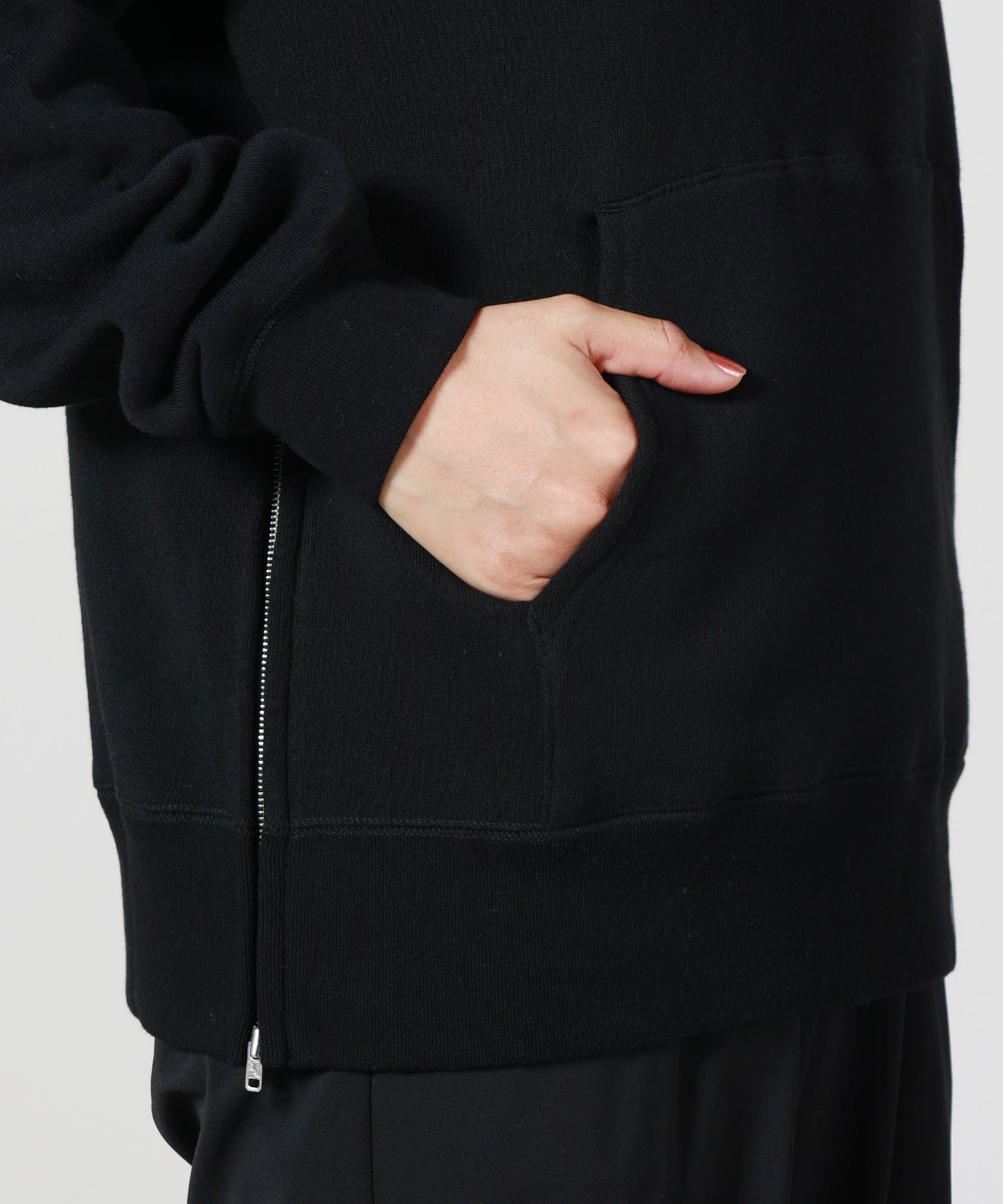 HYKE(ハイク)】 ≪GENDERLESS≫ SWEAT HOODIE｜PARIGOT ONLINE（パリゴ