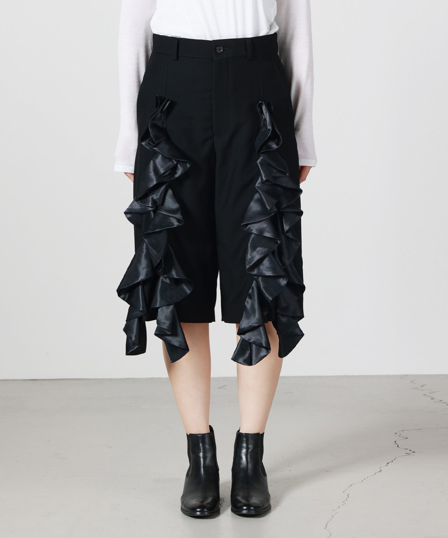 noir kei ninomiya(ノワール ケイニノミヤ)】 クロップドジップ