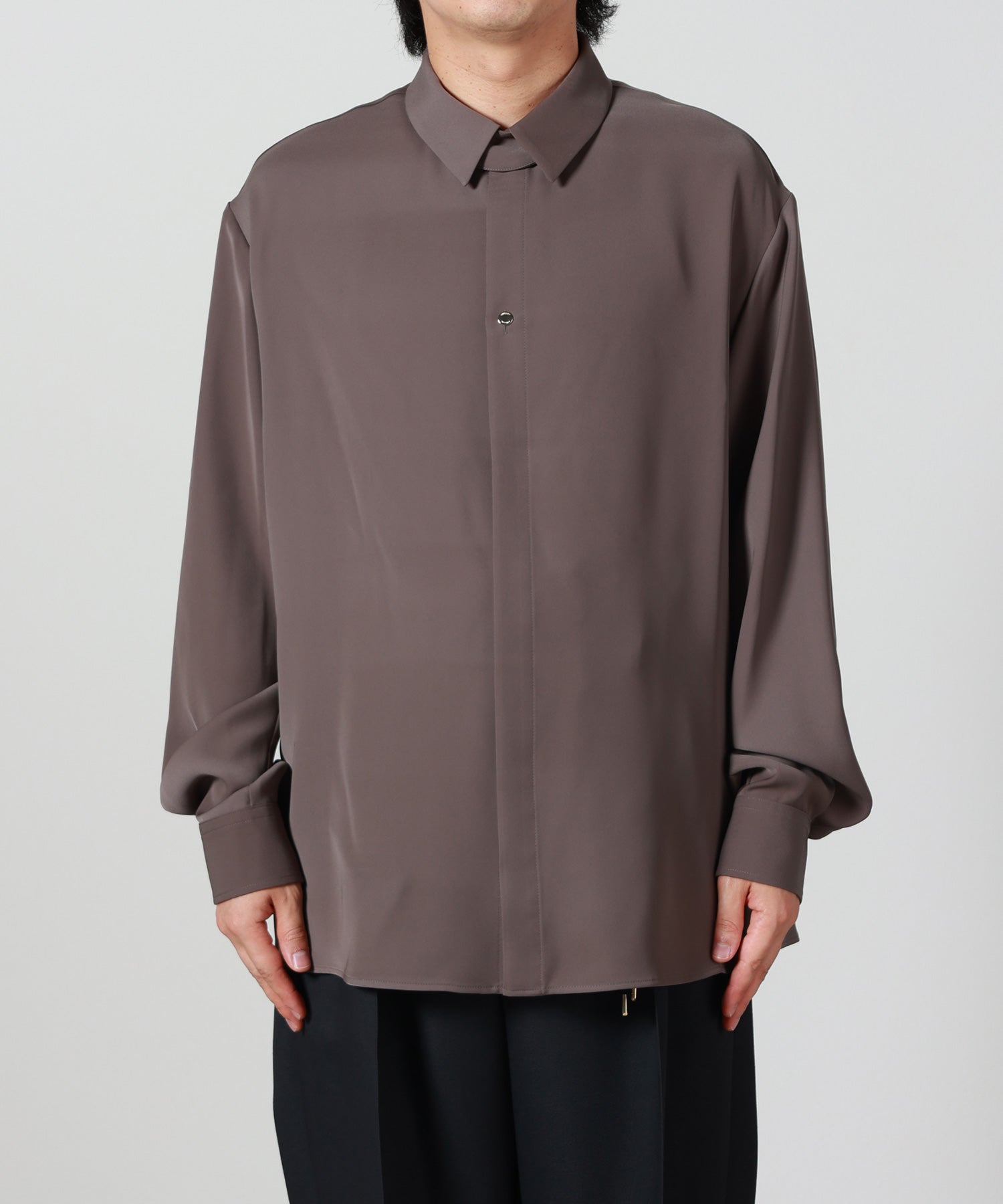 CULLNI(クルニ)】 Double Satin Minimal Chin Tab Long Sleeve Shirt