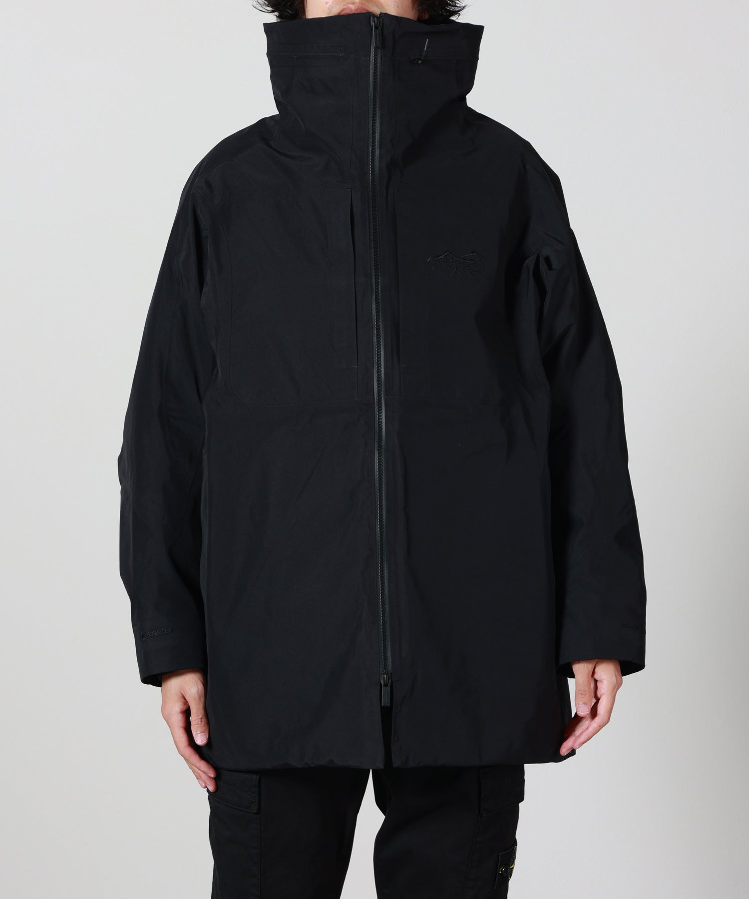 White Mountaineering(ホワイトマウンテニアリング)】 GORE-TEX PADDED