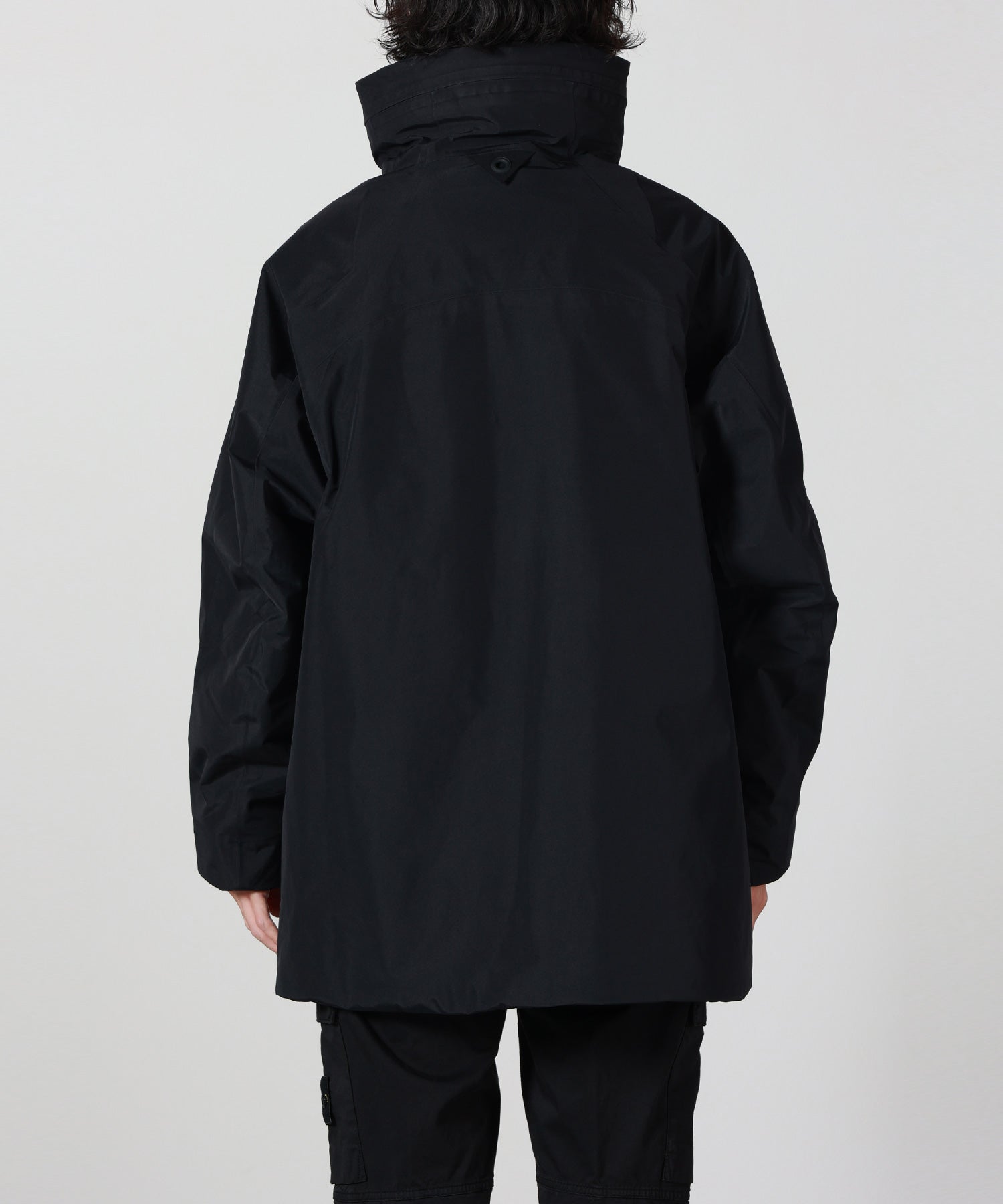White Mountaineering(ホワイトマウンテニアリング)】 GORE-TEX PADDED
