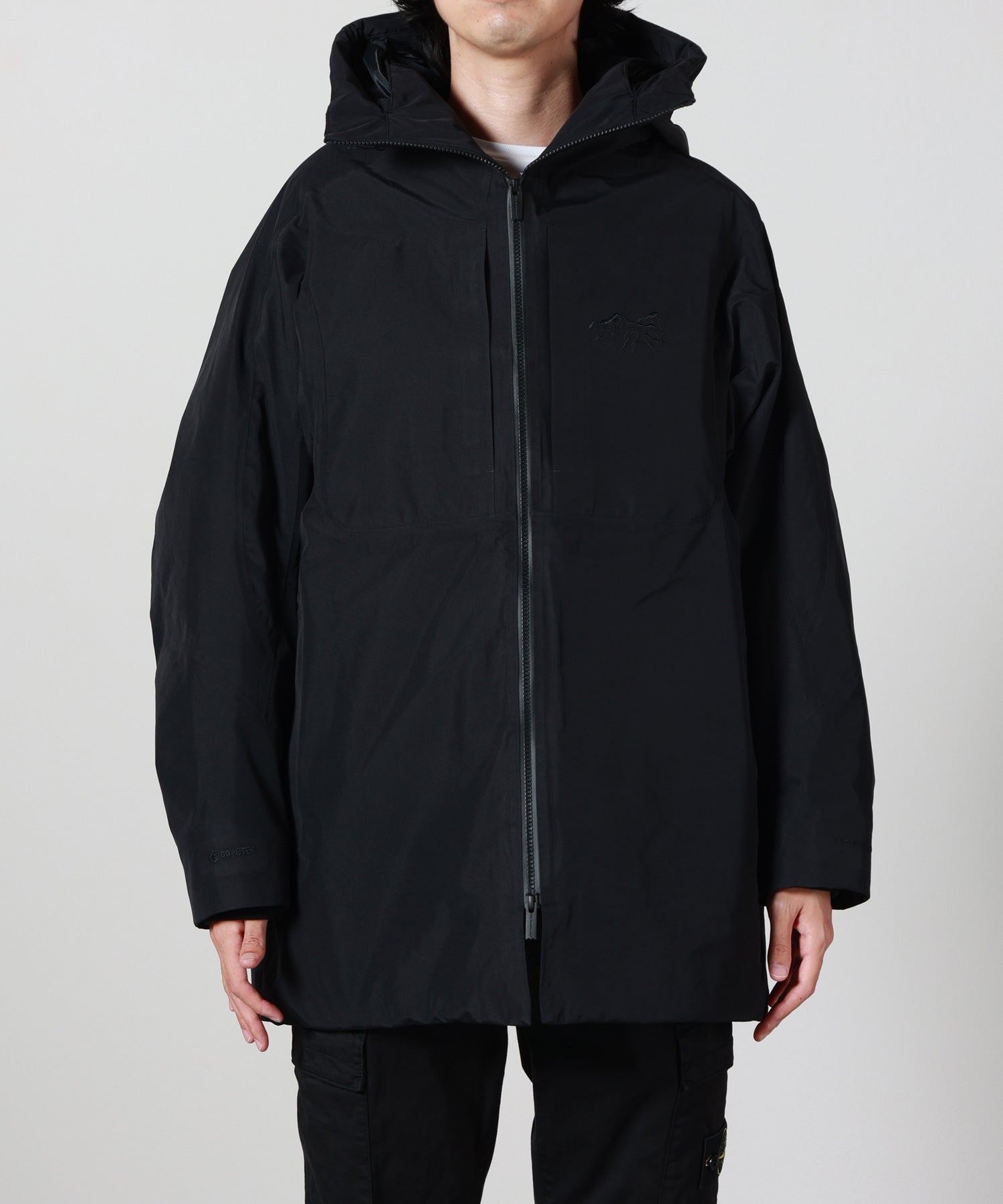 White Mountaineering(ホワイトマウンテニアリング)】 GORE-TEX PADDED