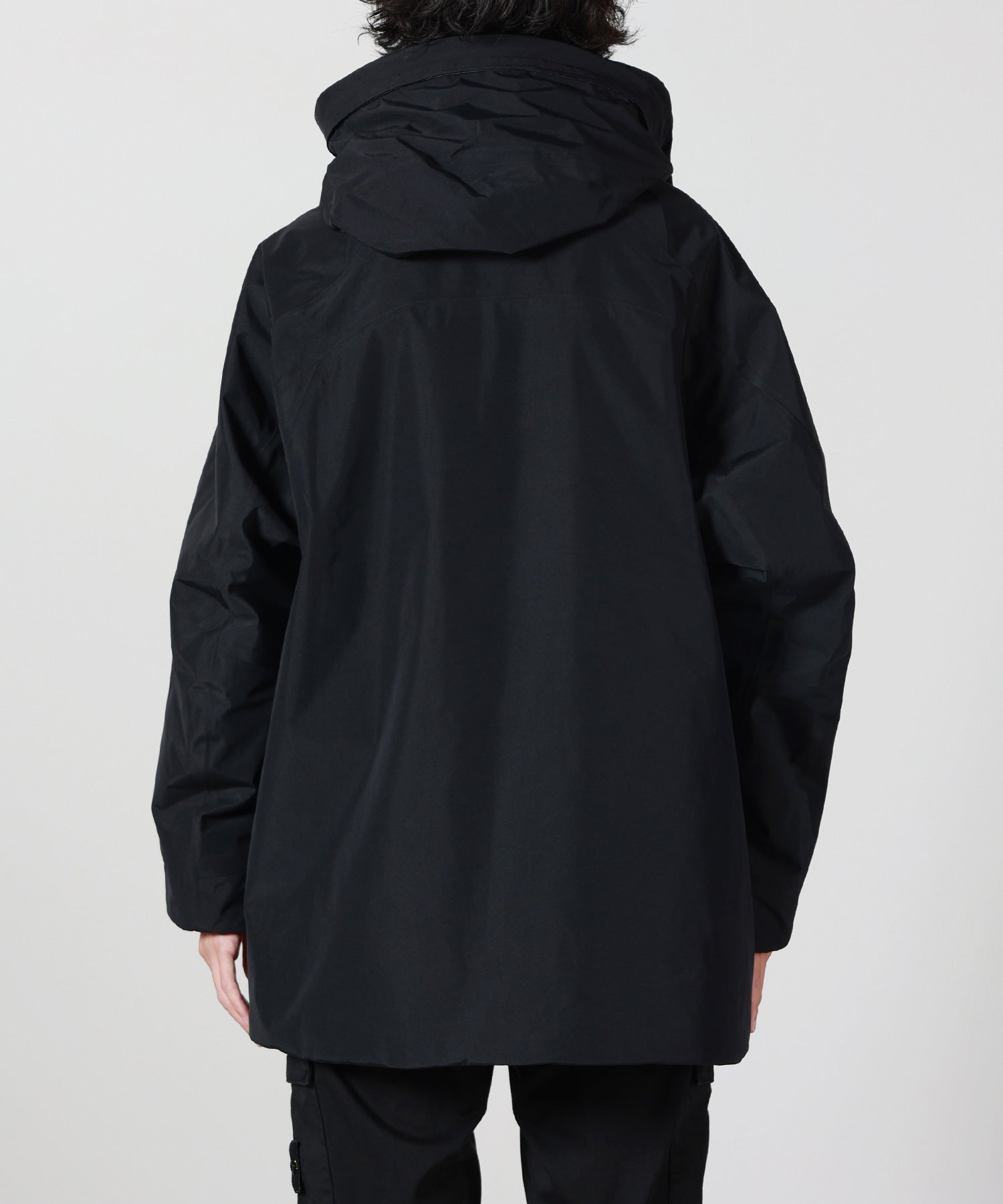 White Mountaineering(ホワイトマウンテニアリング)】 GORE-TEX PADDED