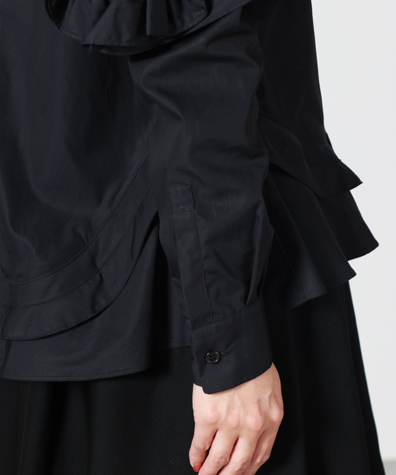 noir kei ninomiya(ノワール ケイニノミヤ)】 デザインスリーブフリル