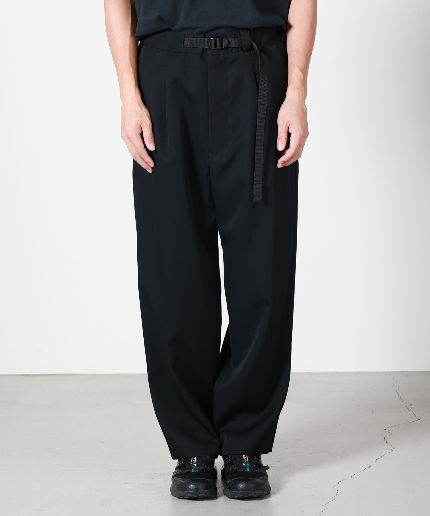 UJOH Tape-Belt 1 Tuck PNT 着用イメージ