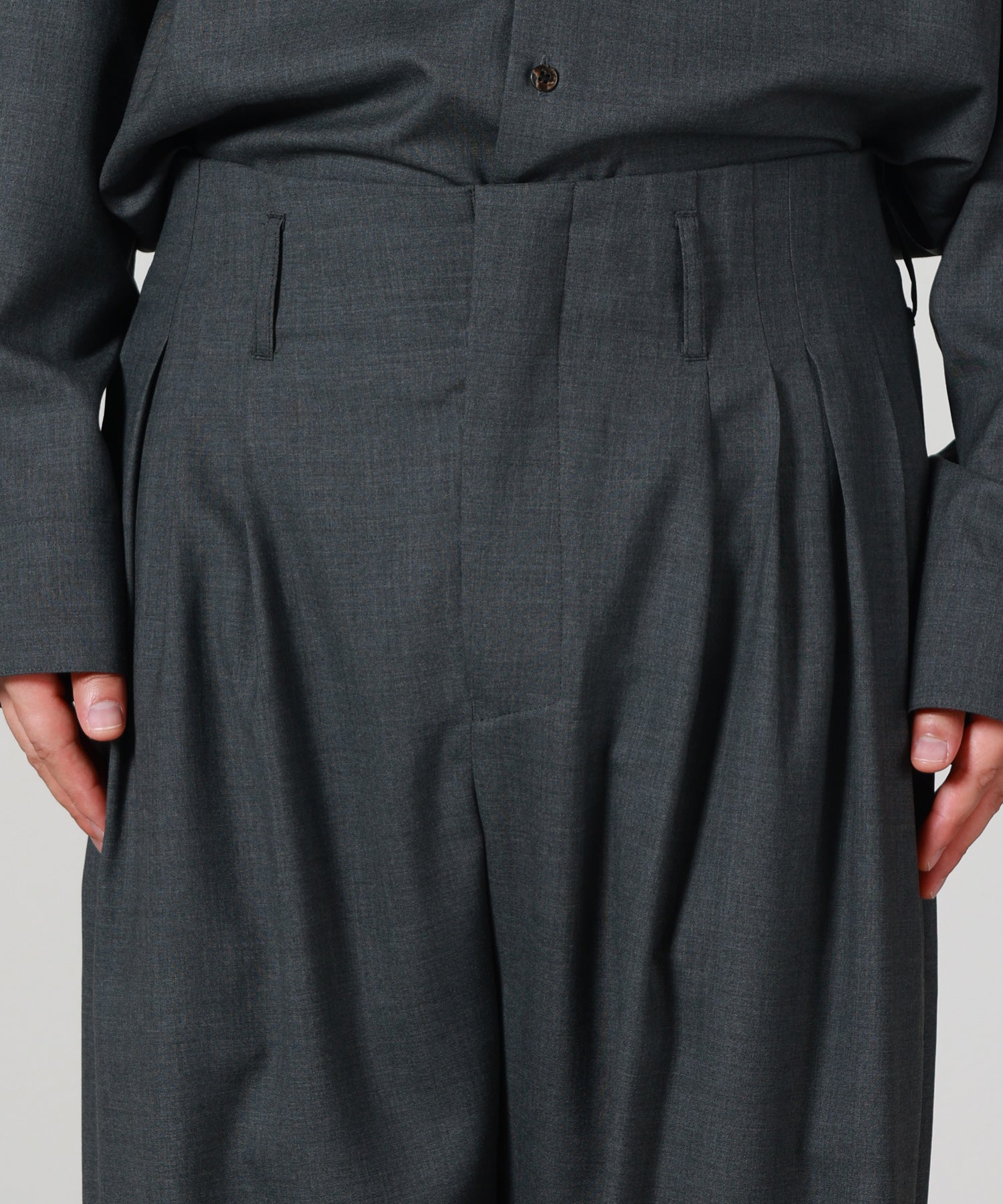 OVERCOAT(オーバーコート)】 5 tuck trouser in wool tropical