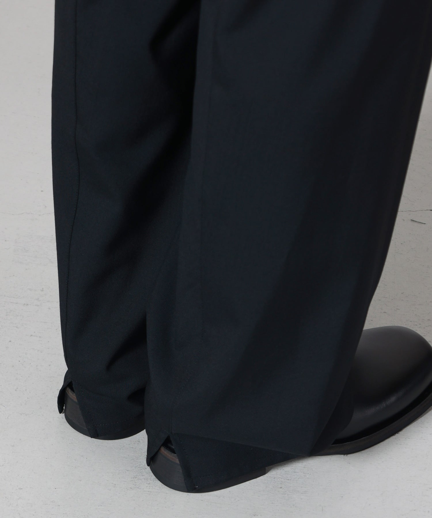OVERCOAT(オーバーコート)】 Wool Tropical Drawstring Trouser