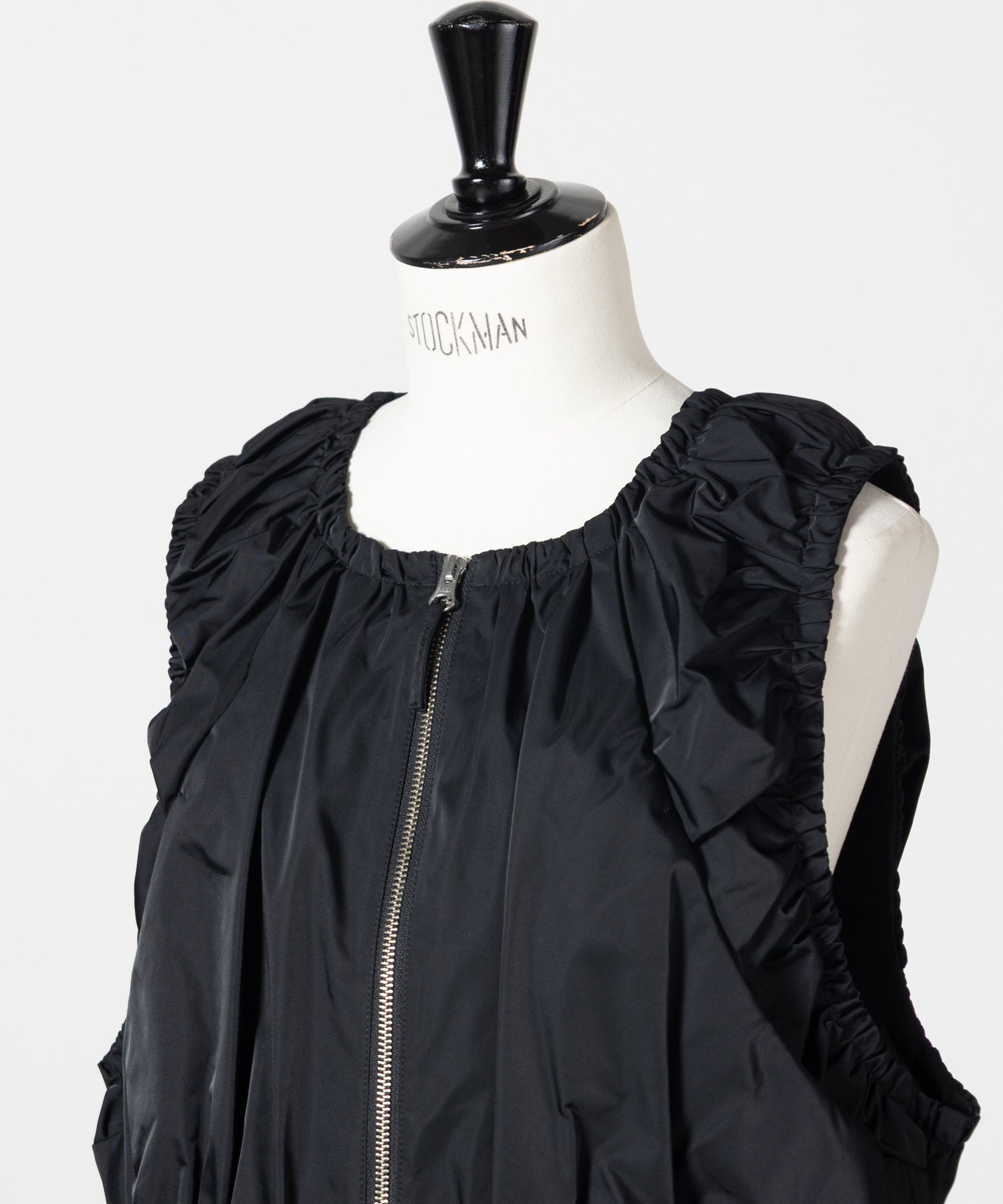 ENFOLD(エンフォルド)】 GATHER SHAPE VEST｜PARIGOT ONLINE（パリゴ