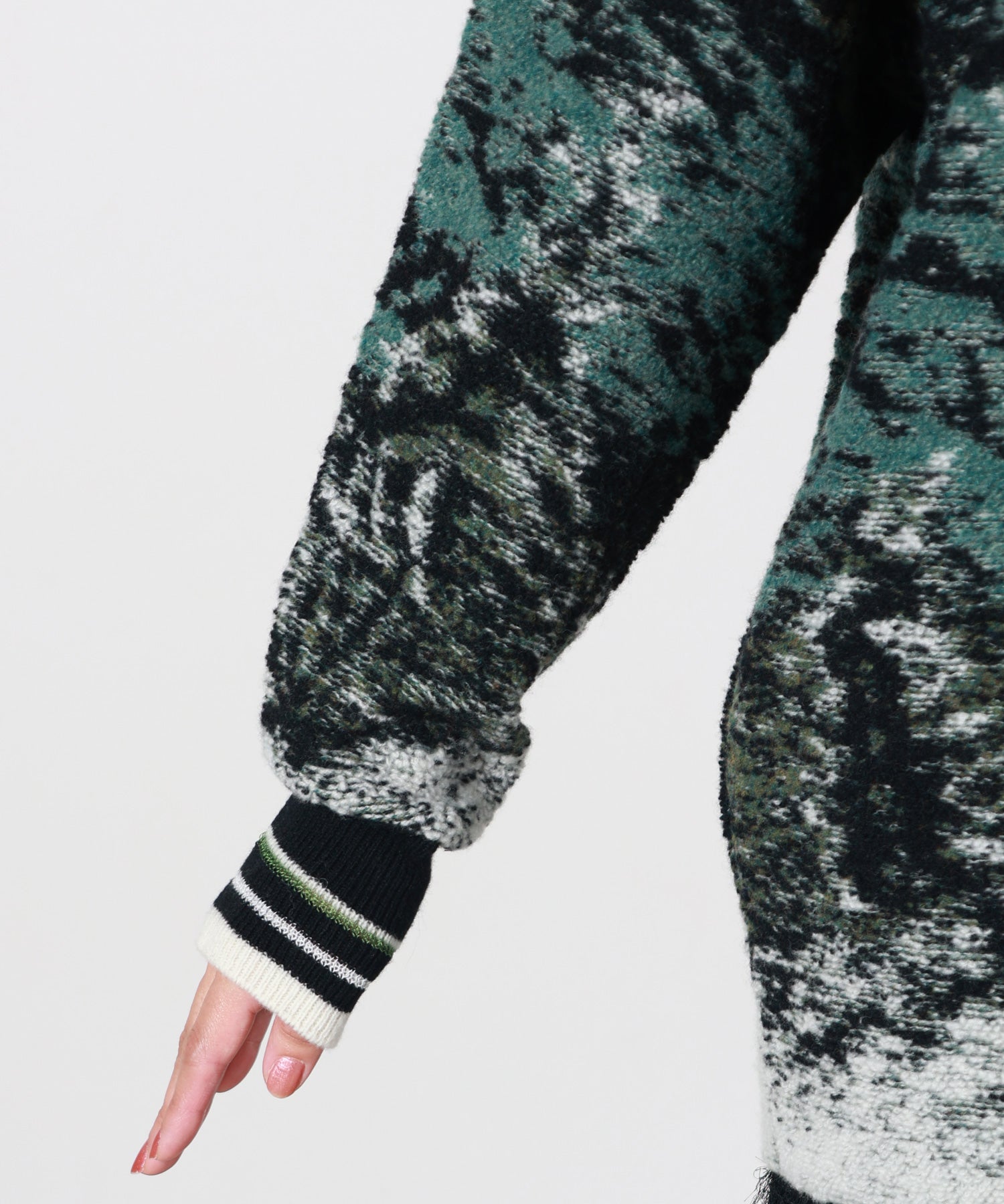 Mame Kurogouchi(マメ クロゴウチ)】 Pile Jacquard Plunge Knit Top