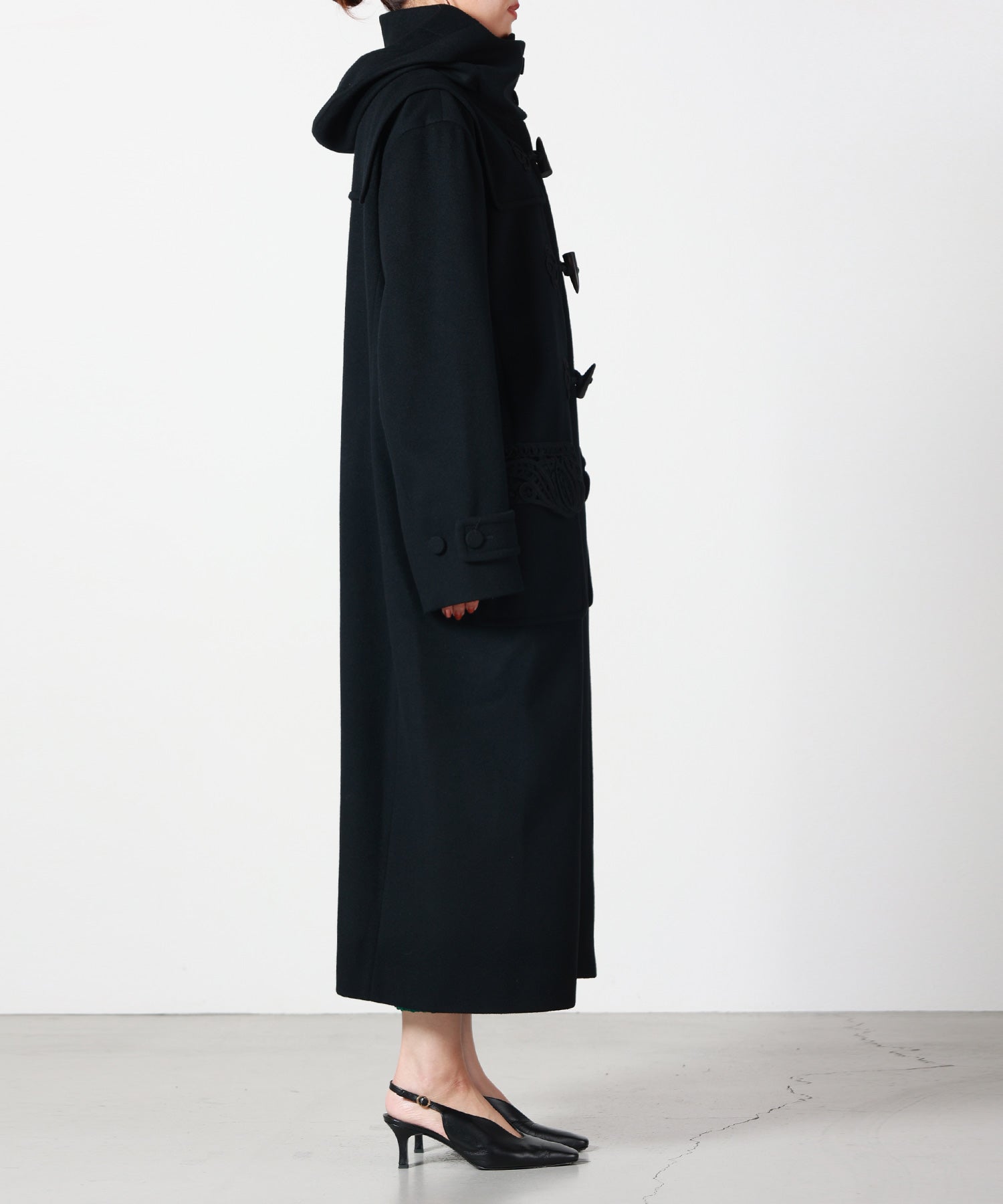 Mame Kurogouchi(マメ クロゴウチ)】 Cording Embroidery Duffle Coat