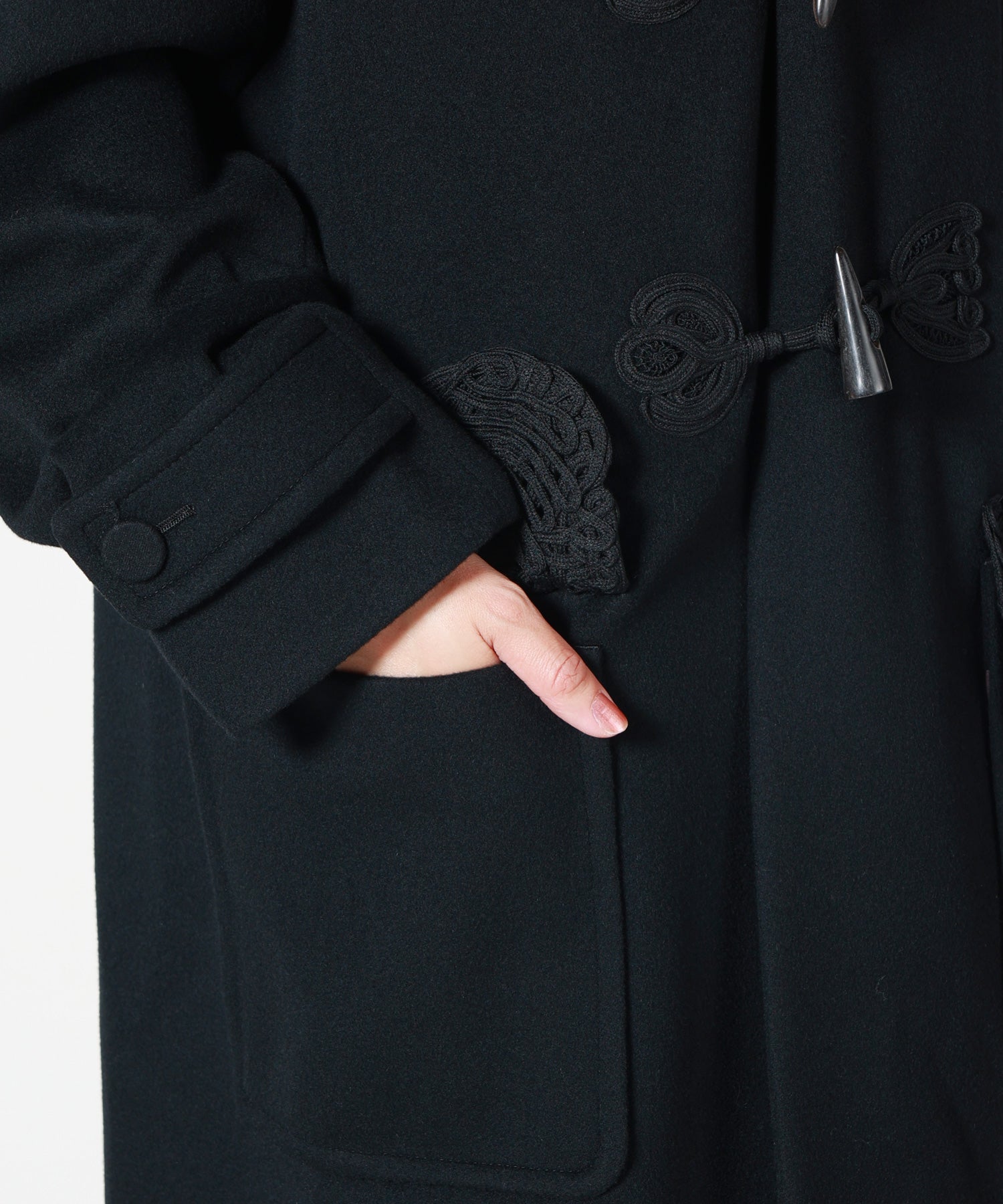 Mame Kurogouchi(マメ クロゴウチ)】 Cording Embroidery Duffle Coat