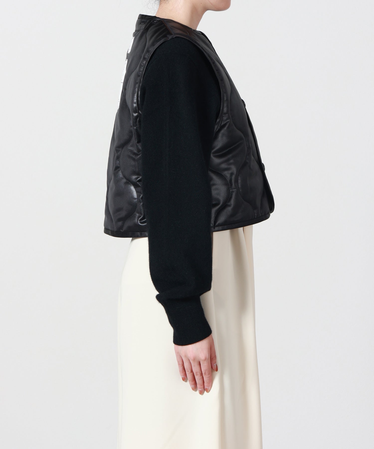 HYKE(ハイク)】 FAUX LEATHER QUILTED CROPPED VEST｜PARIGOT ONLINE