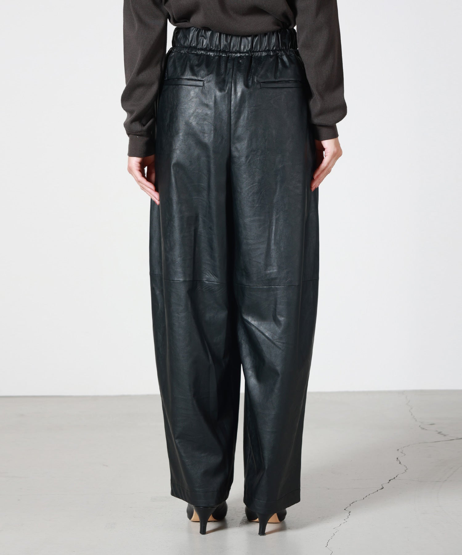 SACRA(サクラ)】 SYNTHETIC LEATHER PANTS｜PARIGOT ONLINE（パリゴ