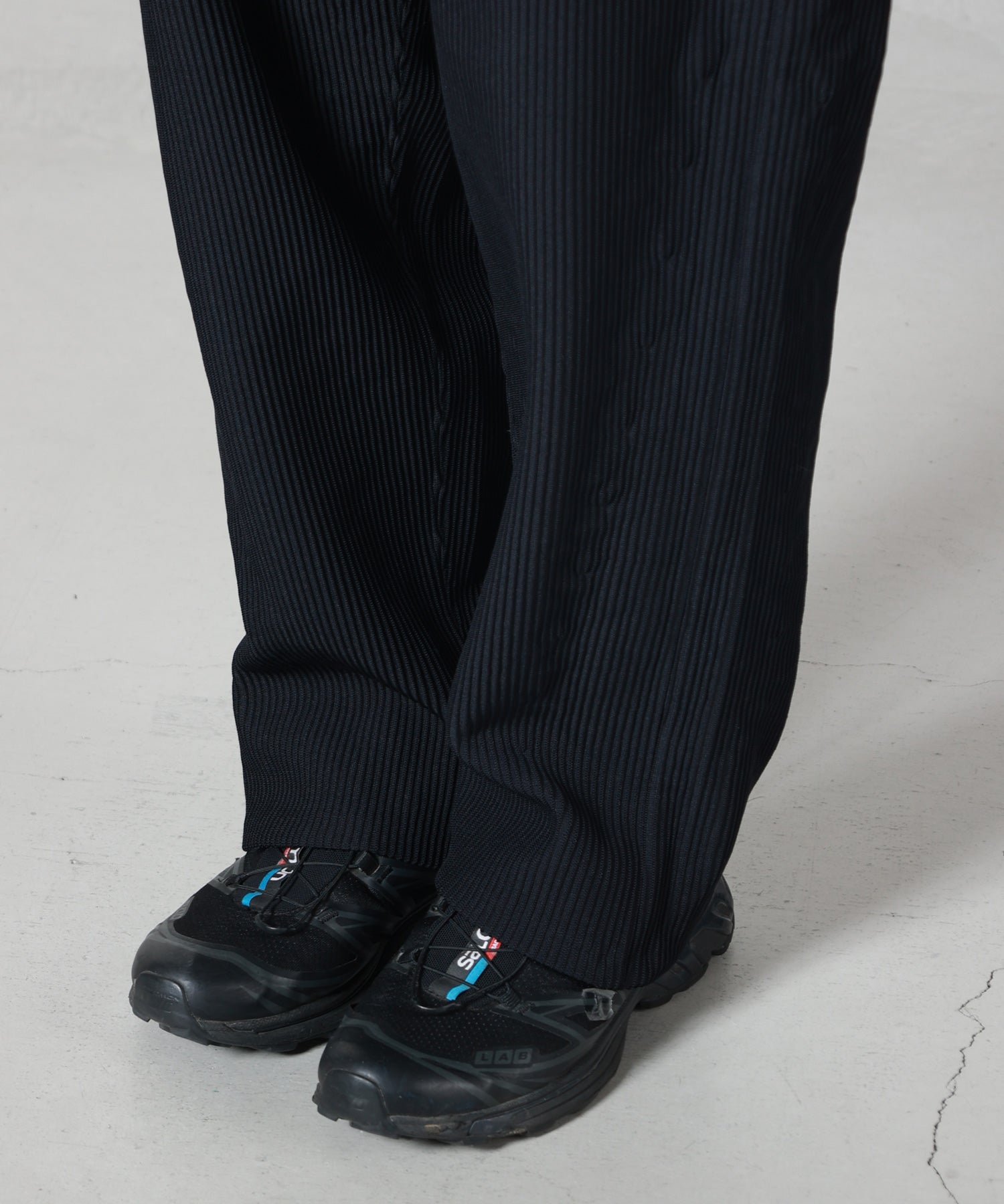 CFCL(シーエフシーエル)】 SOFT HYPHA TAPERED CURVED PANTS｜PARIGOT