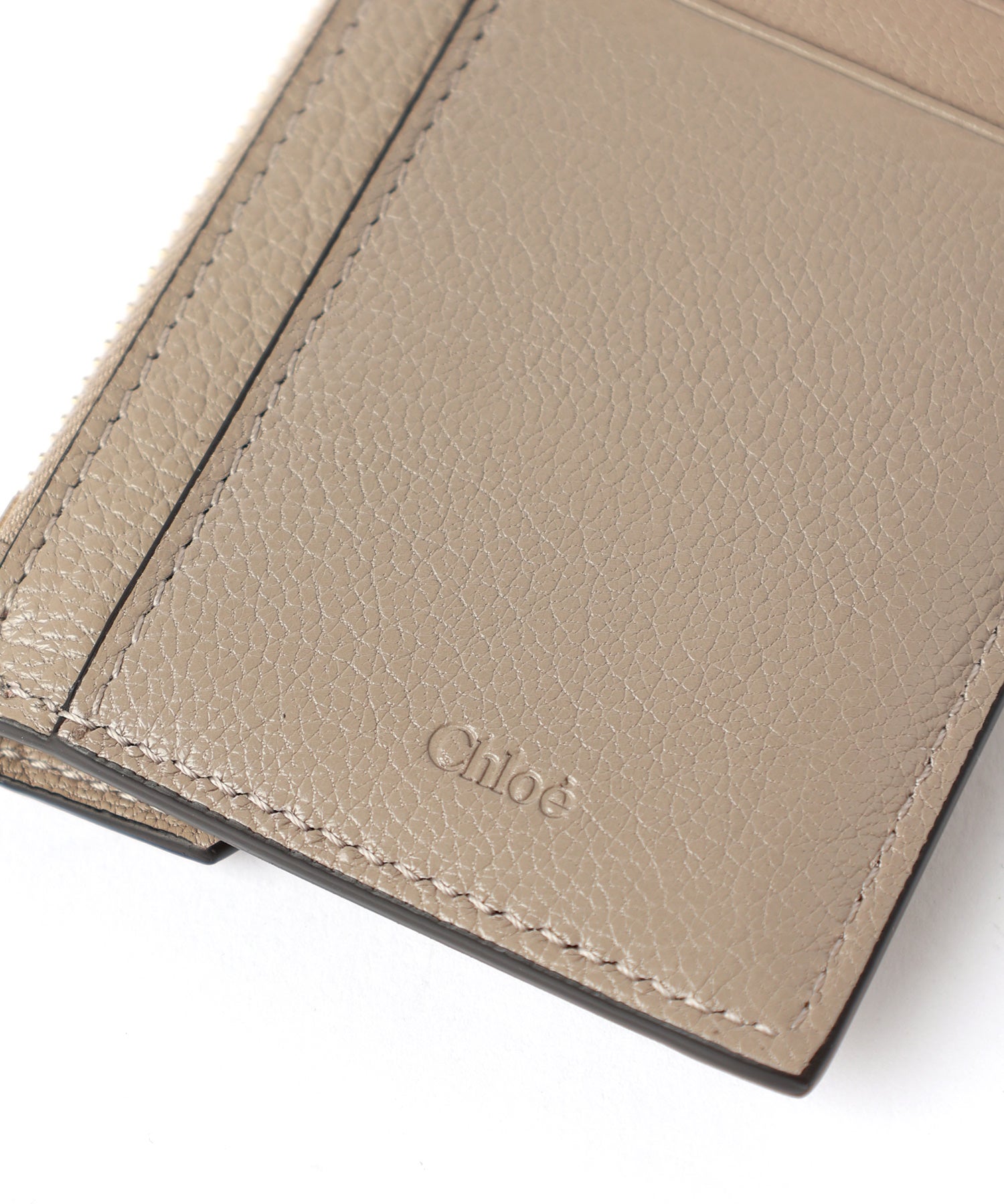Chloe(クロエ)】 グレインレザー製カードスロット付ENVELOPEスモール